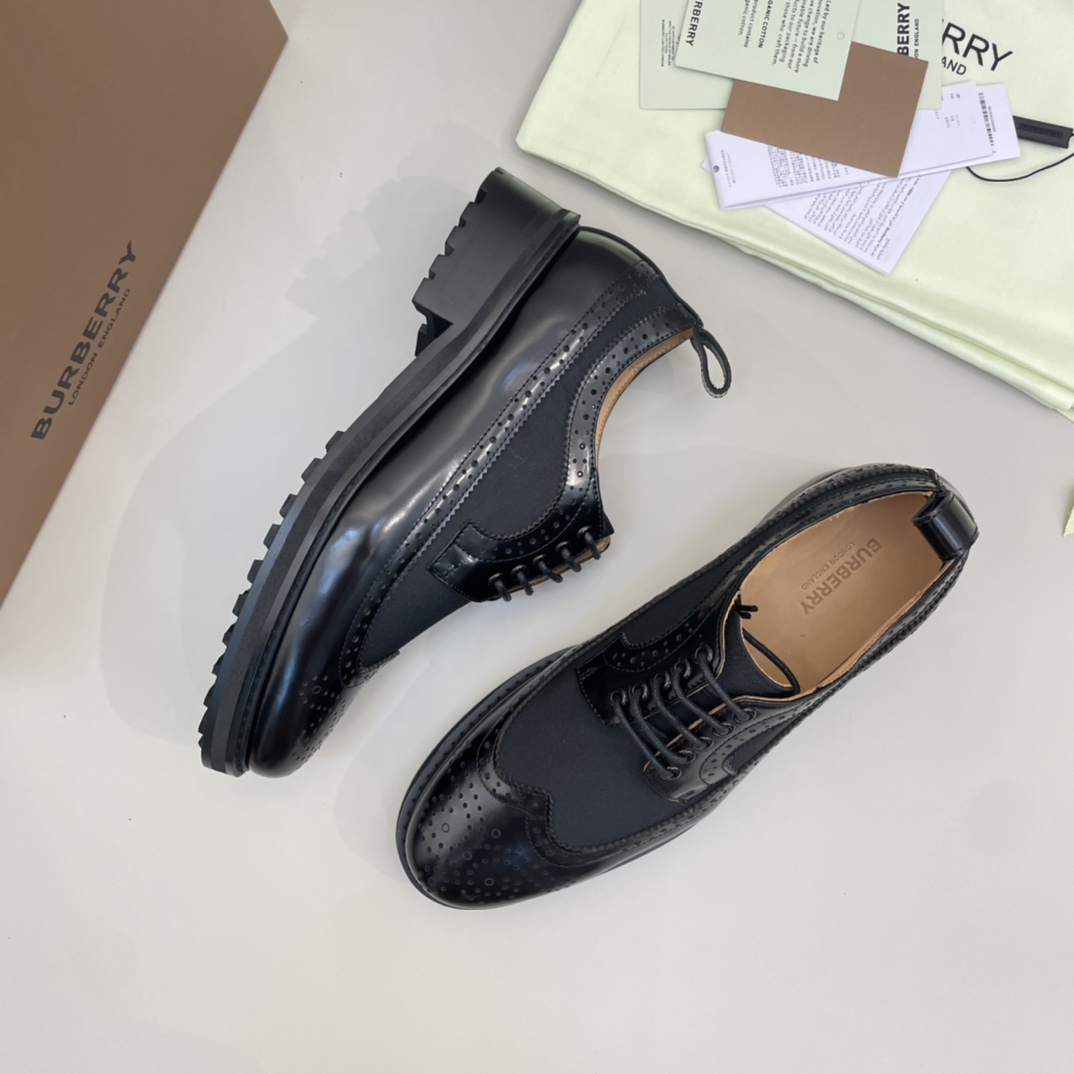 Precio de venta: P350 Calidad originalMarca: Burberr* "Burberry*" Zapatos de pielTalla: 38-44 (se pu