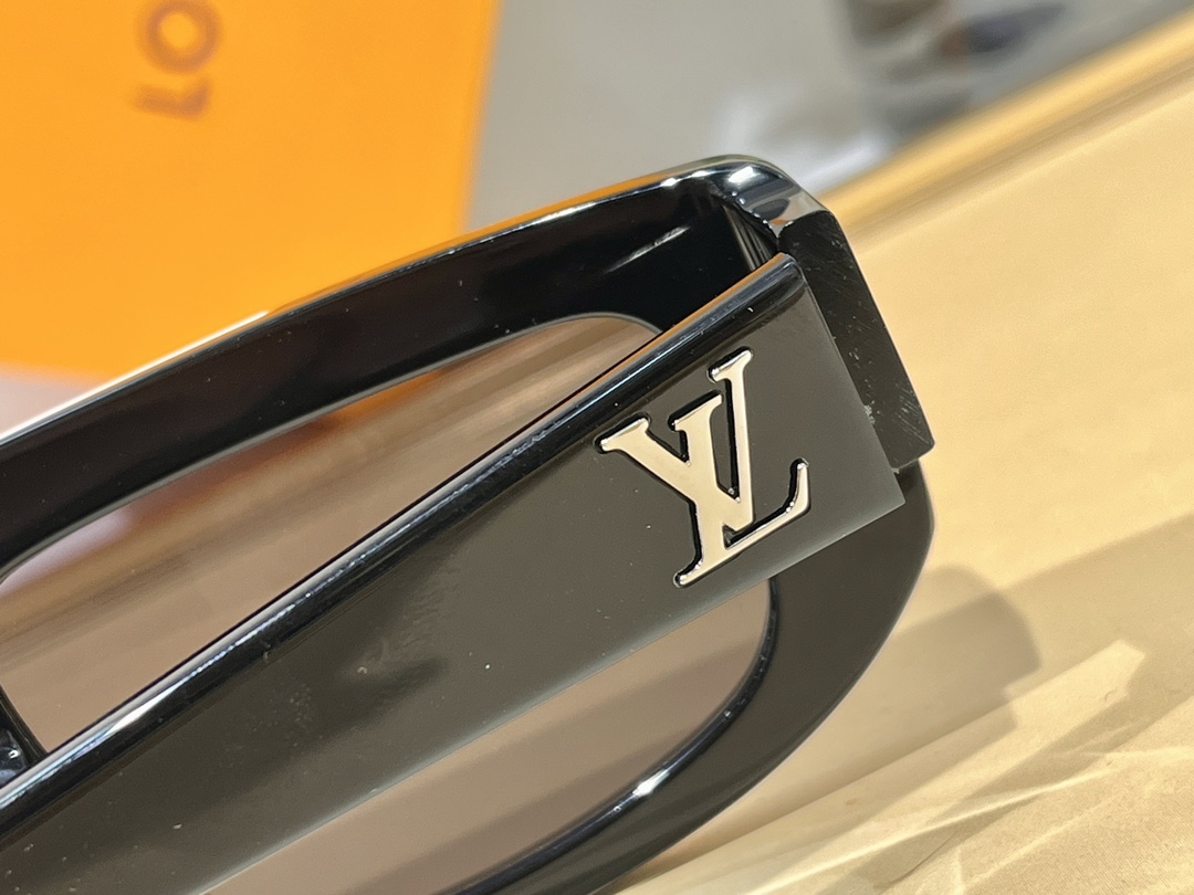  LOUIS VUITTO* 
MODZ1954U
SIZE54口19-145
