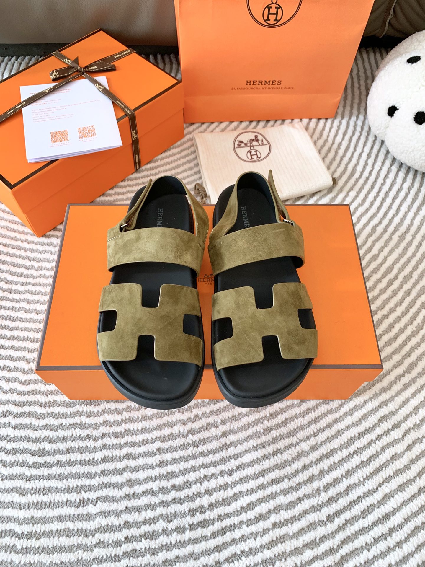 Compre online
 Hermes Qualidade do espelho
 Sapatos Sandálias Mulheres Homens Chamas Couro de vaca Pele carneiro TPU Colecção Verão Fashion Casual P770900