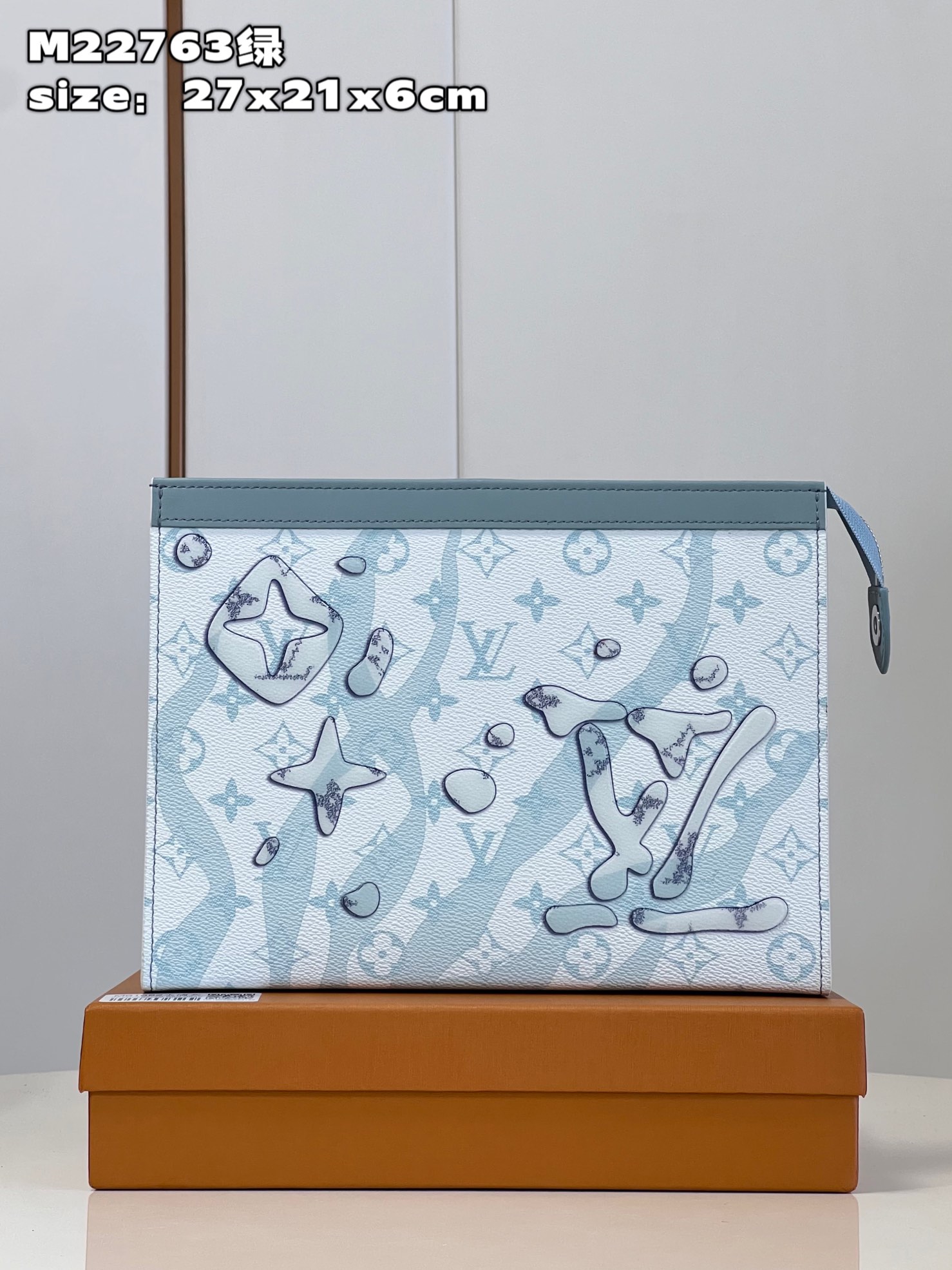 NO:400377,[Exclusive real photo M22763 green] This Pochette Voyage medium clutch bag uses creative printing technology, making Monogram elements flow like water droplets after splashing, flowing on the faded Monogram pattern surface, as if jumping out of the water from the depths of the seabed. The functional design includes the inner patch pocket and card mezzanine. Size27 x 21 x 6 cm C.,LV [original leather],louis vuitton,handbag19860909【独家实拍 M22763绿】本款 Pochette Voyage 中号手拿包采用创意印制工艺,令 Monogram 元素仿若泼洒过后的水滴,在褪色 Monogram 图案表面流淌,好似由海底深处跃出水面.功能设计囊括内贴袋和卡片夹层.size27 x 21 x 6厘米 C.,LV【原厂皮】,louis vuitton,handbag,Bag