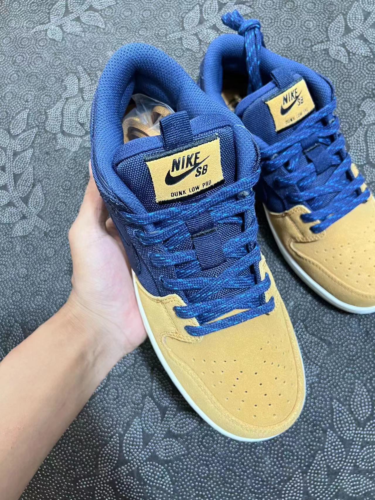 ? Nike Dunk SB Low 