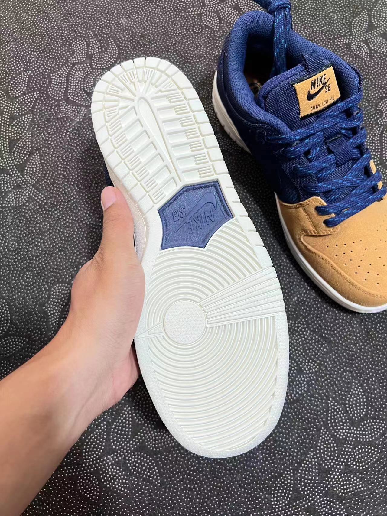 ? Nike Dunk SB Low 