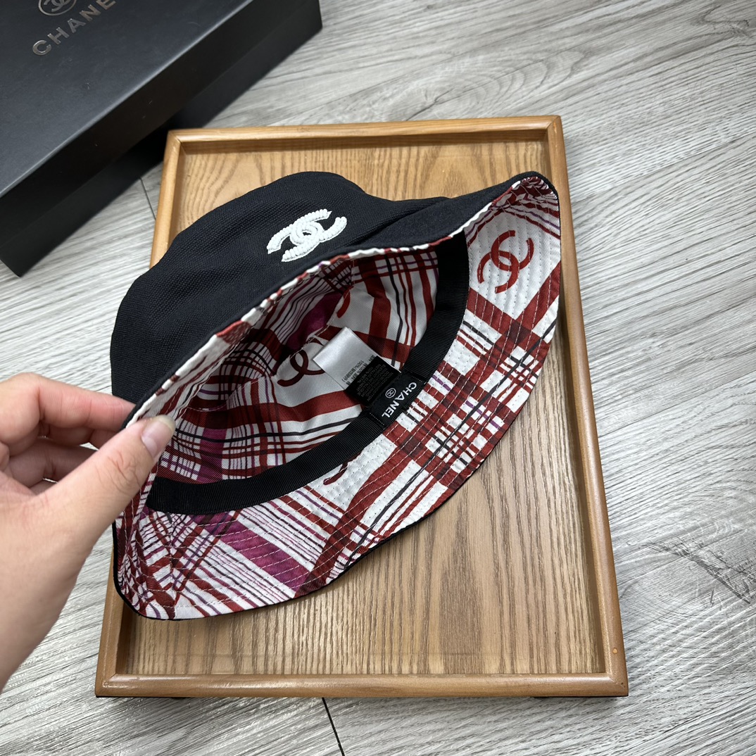 。C家。印花渔夫！【配防尘袋】高端舒适！高端材质！！今年帽子第一流行趋势绝对是渔夫帽！今年的渔夫帽满目玲