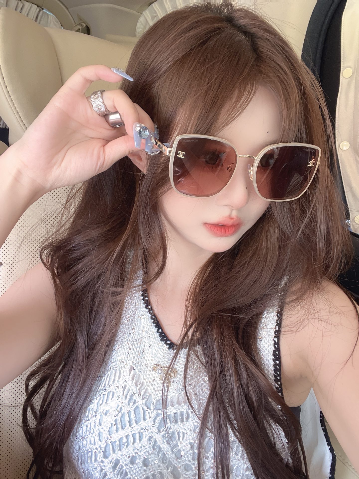 ，【CHANE*】香奈儿翻单出货。高品质款，搭配时尚潮流链条腿，镜腿时尚双logo！MODEL：CH68