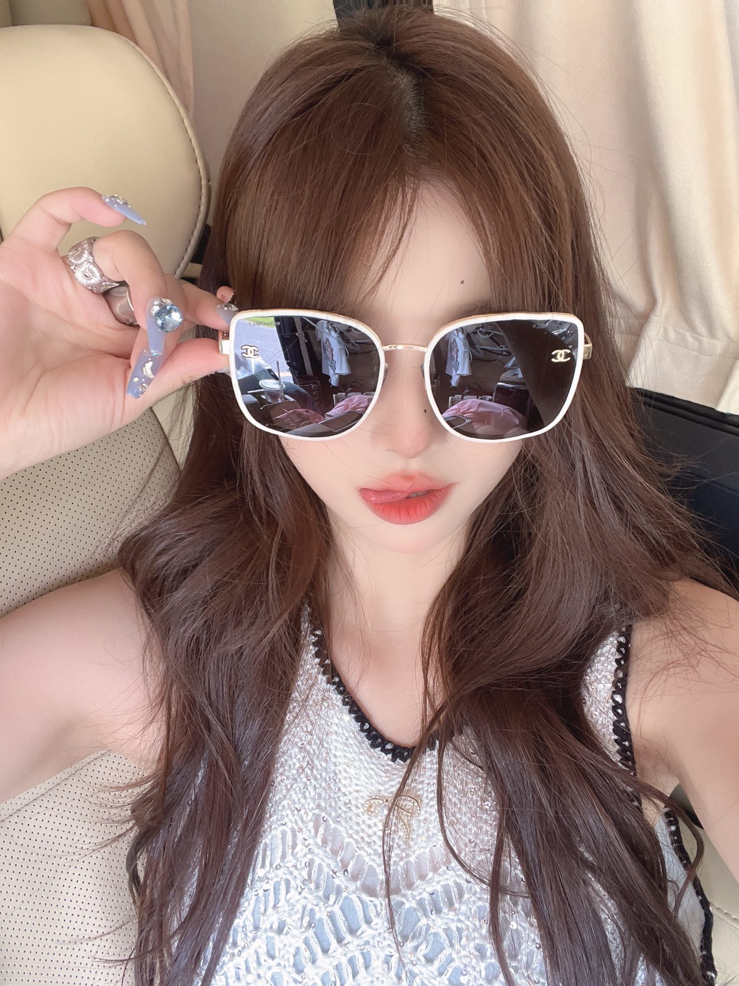 ，【CHANE*】香奈儿翻单出货。高品质款，搭配时尚潮流链条腿，镜腿时尚双logo！MODEL：CH68