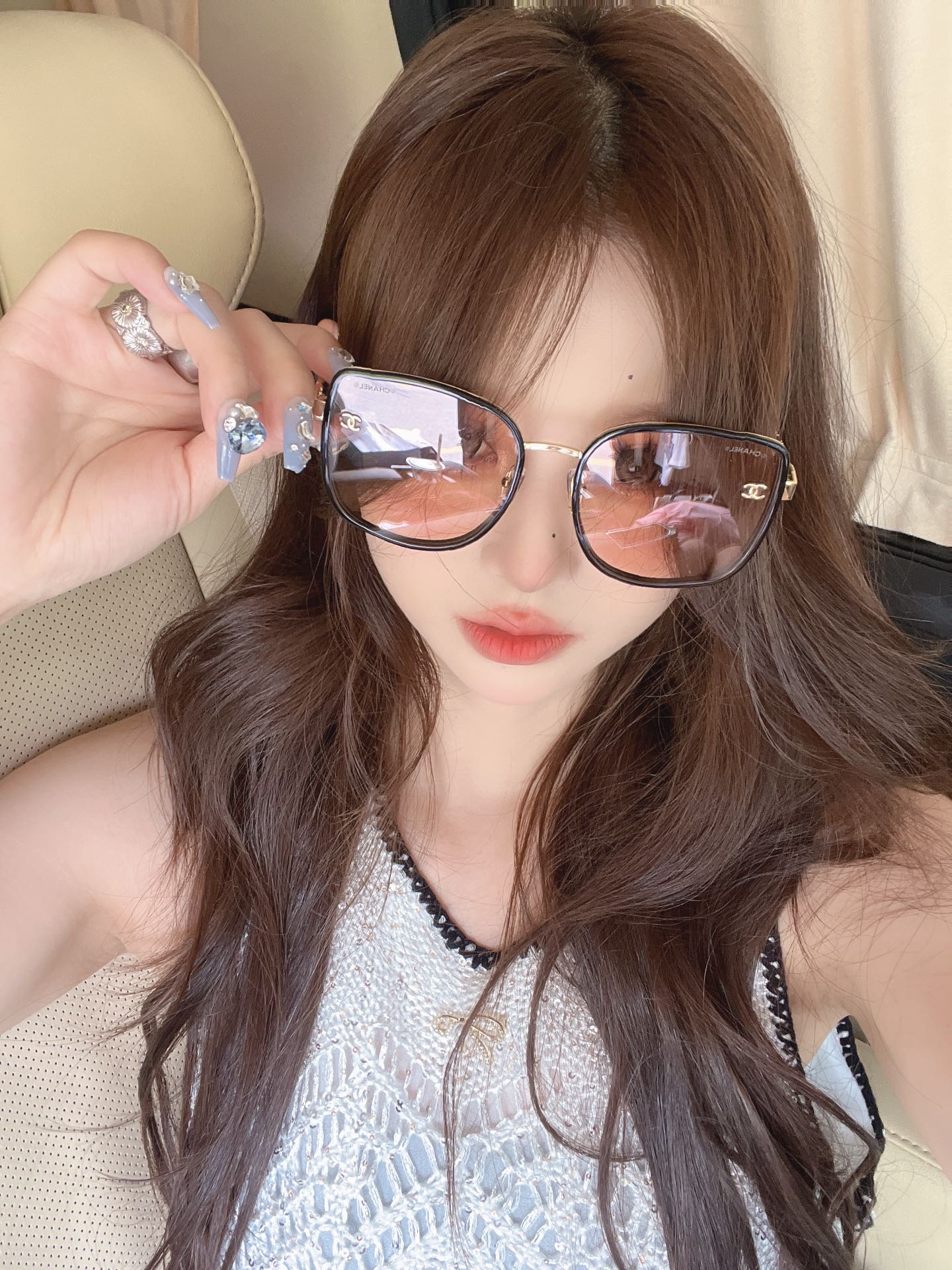 ，【CHANE*】香奈儿翻单出货。高品质款，搭配时尚潮流链条腿，镜腿时尚双logo！MODEL：CH68