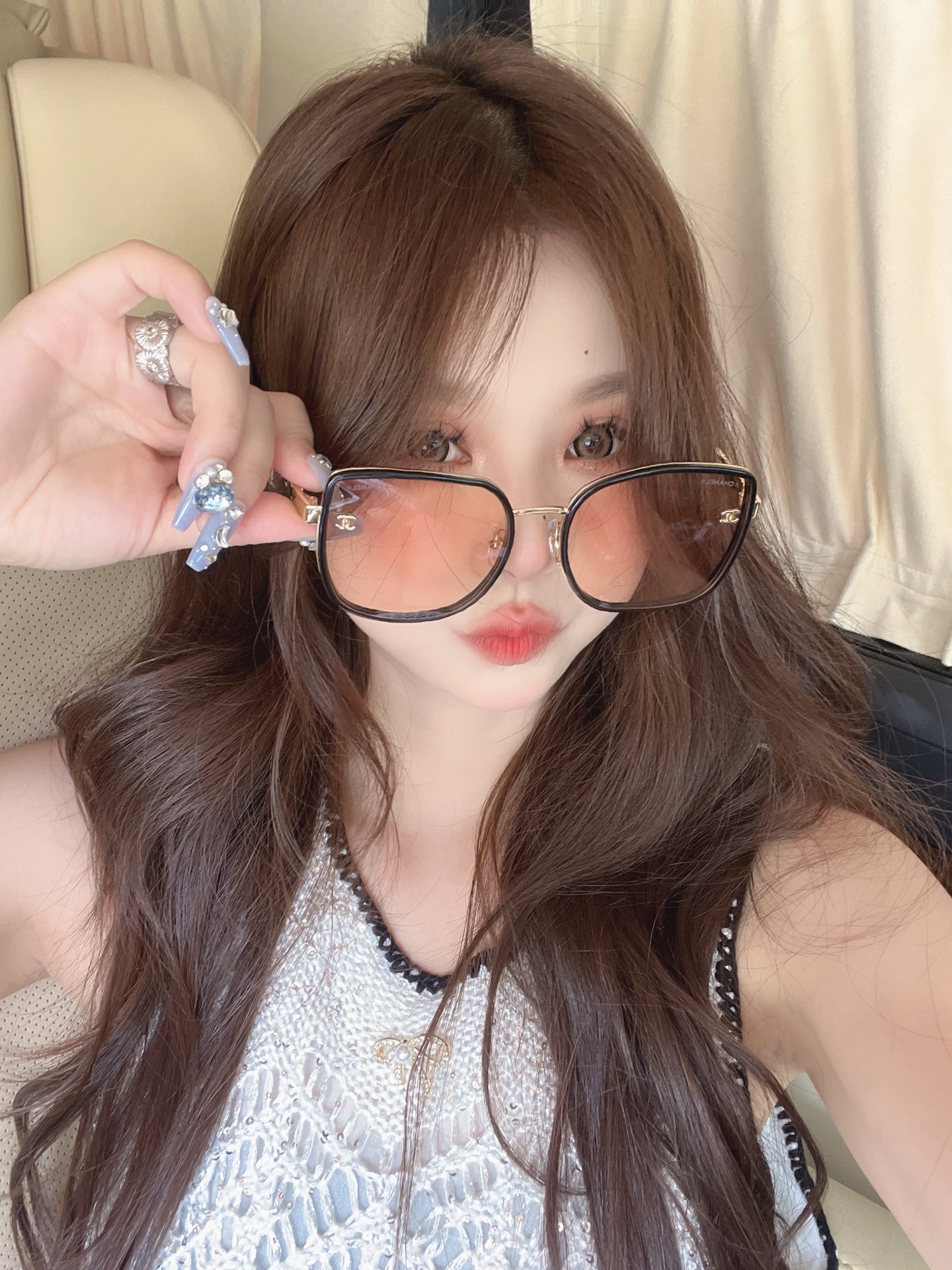 ，【CHANE*】香奈儿翻单出货。高品质款，搭配时尚潮流链条腿，镜腿时尚双logo！MODEL：CH68