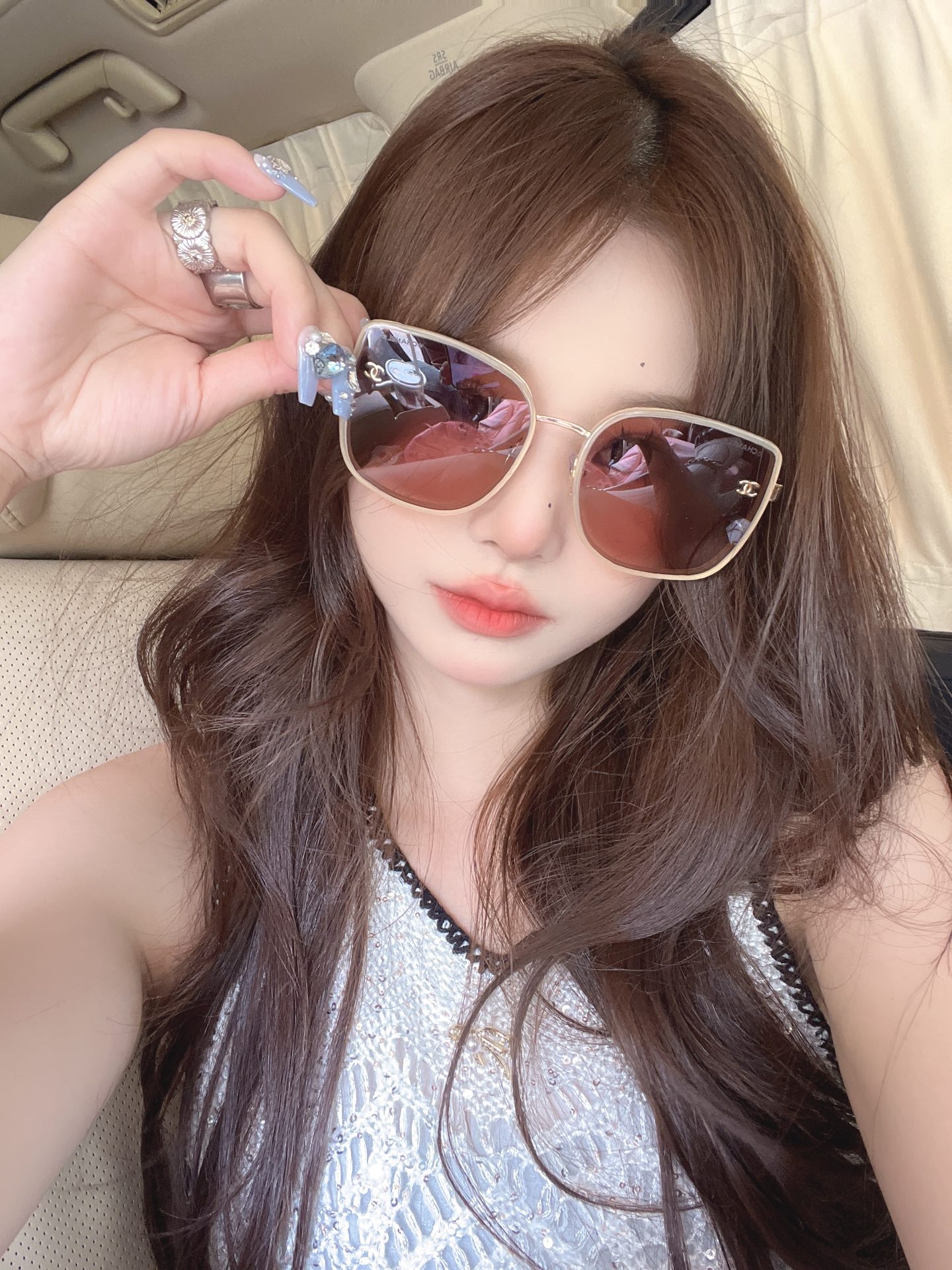，【CHANE*】香奈儿翻单出货。高品质款，搭配时尚潮流链条腿，镜腿时尚双logo！MODEL：CH68