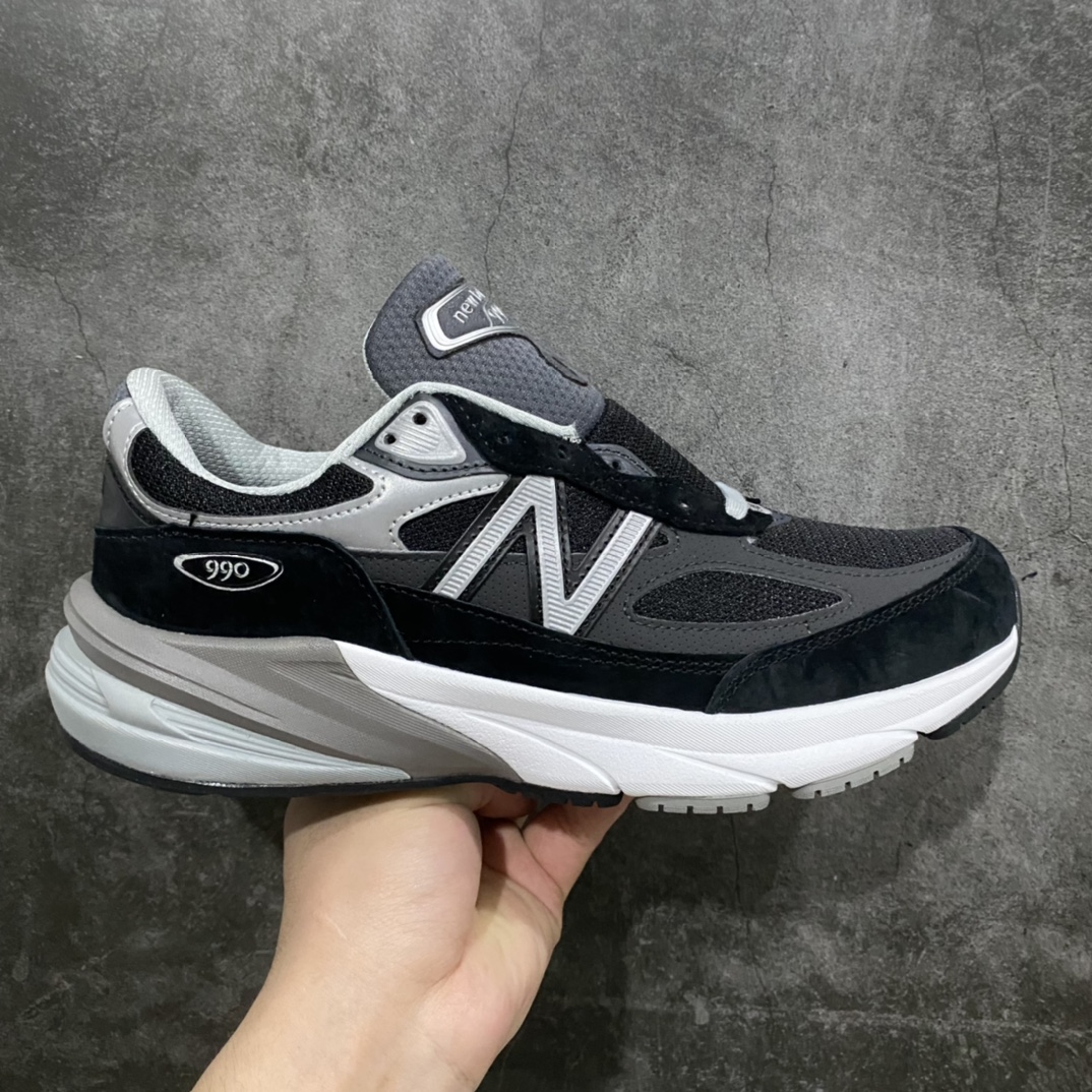 【总裁版】新百伦New Balance Made in USA M990V6nNB990v6六代系列美产血统经典复古百搭老爹风休闲运动跑步鞋 黑灰色 M990BK6nn男女鞋半码制 耗时3个月开发n原装档案原数据纸版楦型n采用台产进口丝光无色差校准(正确色卡!!)n猪巴革拼接原装透气网眼织物鞋面材质n正确开发4层组合底模精密开发n中底三种材料构成,分别是:REVlite悦轻中底、TPU发泡材料以及N2氮气注入  尺码：36 37 37.5 38 38.5 39.5 40 40.5 41.5 42 42.5 43 44 44.5 45 46.5-莆田鞋批发中心