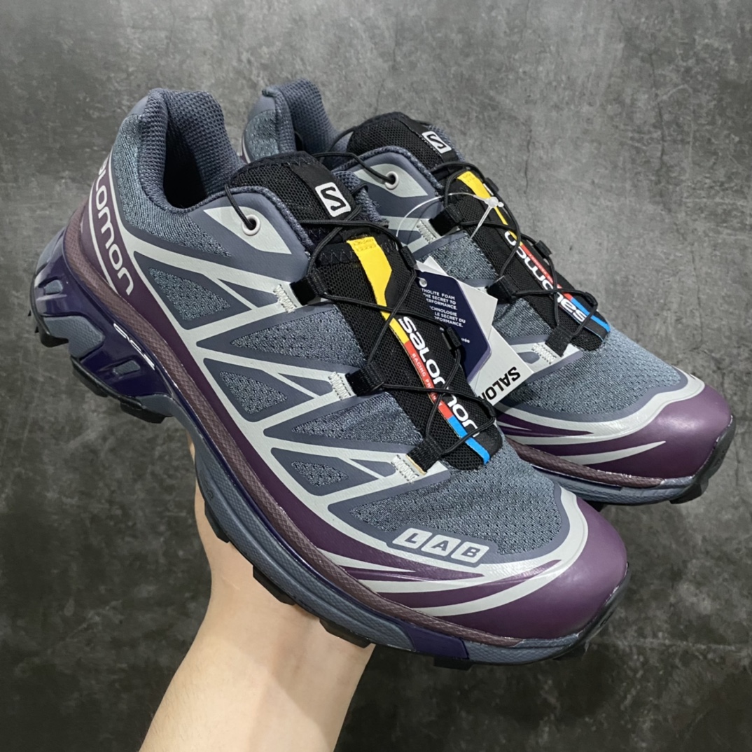 【纯原版】 Salomon XT-6萨洛蒙复古潮流户外机能登山跑鞋 紫梅果n纯原外贸平台特供订单耗时半年巨作 全套原纸板楦头开发原厂特供网布配套加持 确保原汁原味n完美呈现版型 原档数据独家私模五层组合大底男女鞋同步官方开发至46.5原装Ortholite轻量化鞋垫 中底布带钢印编号原厂TPU锁扣 进口港宝加持后跟自然饱满 还原公司包裹性鞋面以“锯齿”状的包裹系统呈现在基色底之下加入了各种色点缀将公司的最新技术和时尚前卫的造型融入耐用的长跑款式中鞋面由 TPU 薄膜制成 并焊接在高耐磨网眼上 使其既时尚又坚固 由 ACS底盘支撑 可增强稳定性和支撑力 以及由橡胶凸耳 Contragrip外底覆盖的 EVA 缓冲中底 旨在应对崎岖的地形 鞋舌上的彩色Salomon 标签、Quicklace 系统以及鞋头、鞋舌和鞋跟上的附加品牌使细节更加完美 让穿着者可以轻松驾驭户外与通勤下的任何运动生活场景 无缝鞋身户外随意纵横 颜值与脚感兼备 出街通勤 绝对非常吸睛 你值得拥有 尺码：36-46.5-莆田鞋批发中心