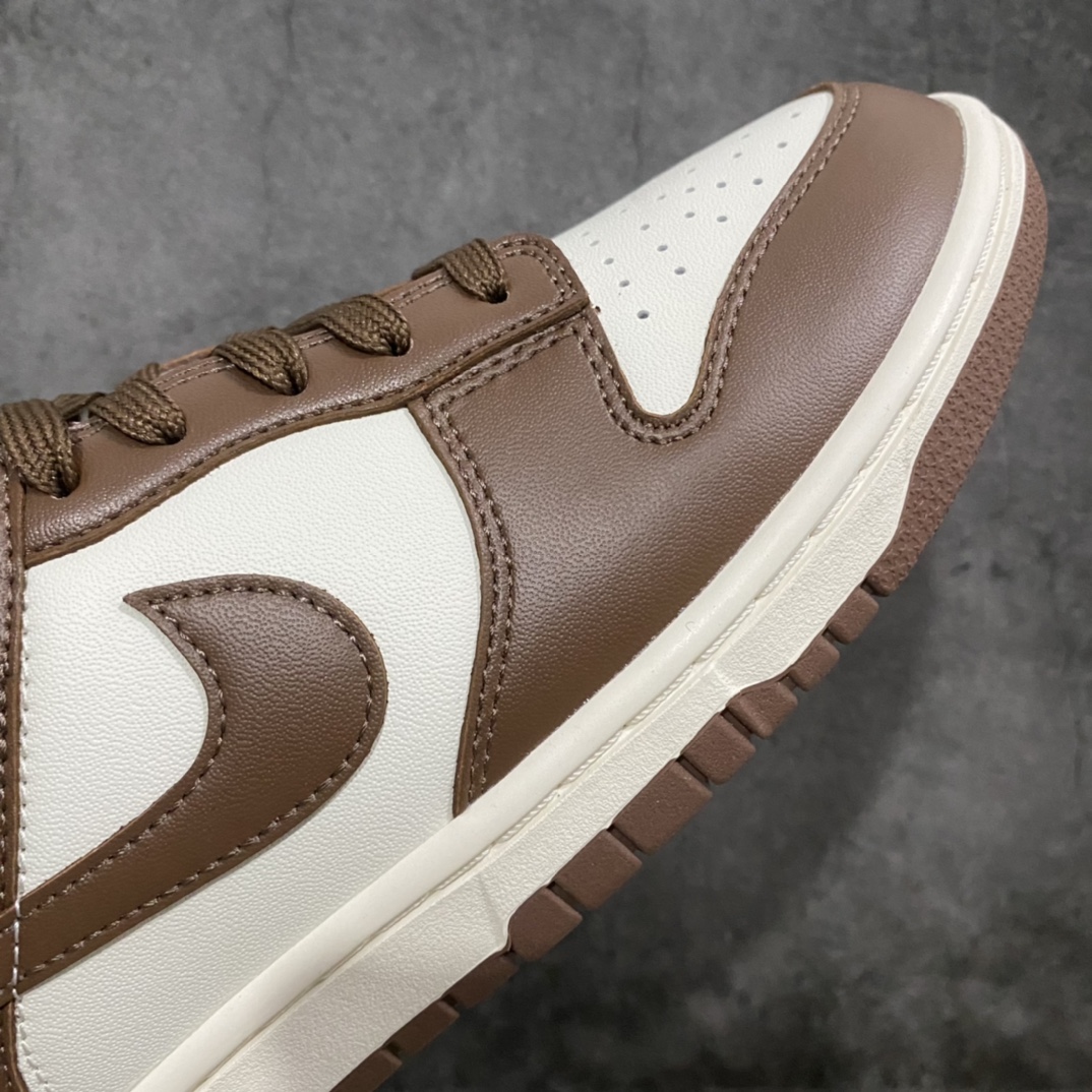 图片[6]-【小绿x版】NK Dunk Low 摩卡巧克力 DD1503-124 毫无疑问市场中端王者 全码福利开炸 长期补货价格一步到位 毫无疑问市场中端王者 实力大厂出品 新配色陆续开发 利润个位数只为口碑 全套原纸板楦头开发 确保原汁原味 完美呈现DUNK版型 一比一鞋头弧度高度鞋身弧度 此版本只针对中端市场 皮料材质有所更替 其他数据细节工艺流程均保持一致 绝不口嗨 细节品控鞋型随意对比 独家私模官方第六代原厂航空铝磨具打磨大底 鞋头坡度极致还原 无解鞋型 原盒原配 圈内天花板工艺 原厂玻璃冲刀 超高清洁度 全鞋零毛边皮料切割 原厂中底布点胶 中底布拉帮走线遵循公司 尺码：36 36.5 37.5 38 38.5 39 40 40.5 41 42 42.5 43 44 44.5 45 46 47.5-选品中心