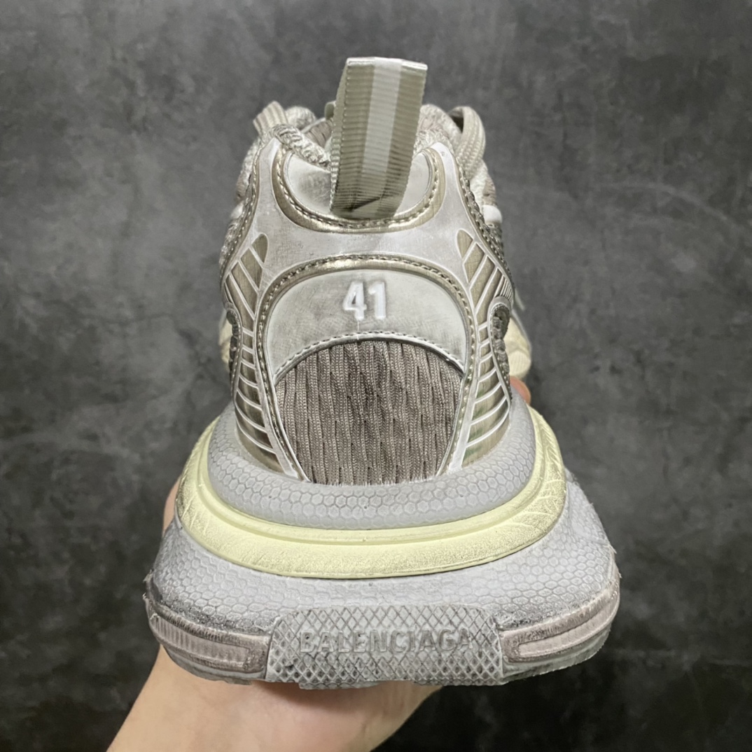 图片[4]-【总裁版】BALENCIAGA 3XL Sneakers 巴黎世家十代网布系带低帮走秀复古老爹鞋全套原纸板楦头开发 最原汁原味的灵魂版型全鞋荧光划线卡点 胶水把控整洁度追求极致完美每一双都是工艺品 多重QC质检 超越公司货的品控标准实实在在的免检产品 原盒原配 正确字体电绣 粗细、位置、大小正确 侧边TPU 透气孔匹配意产原版 正确分离大底 TPU软底 原版一致大底LOGO 立体感十足 原厂皮料水洗做旧 采购原厂网纱 不含皮革 网布材料和聚氨酯 磨损效果 鞋头边缘和后帮 Balenciaga 徽标 鞋面和后跟凸印尺码 鞋舌 3XL 橡胶品牌标识和反光细节 鞋帮拉袢和鞋舌拉祥 配反光细节 备用鞋带在鞋履前侧 可在穿着前取下 便于不同造型搭配 正常尺码  尺码：35 36 37 38 39 40 41 42 43 44 45 46n-莆田鞋批发中心