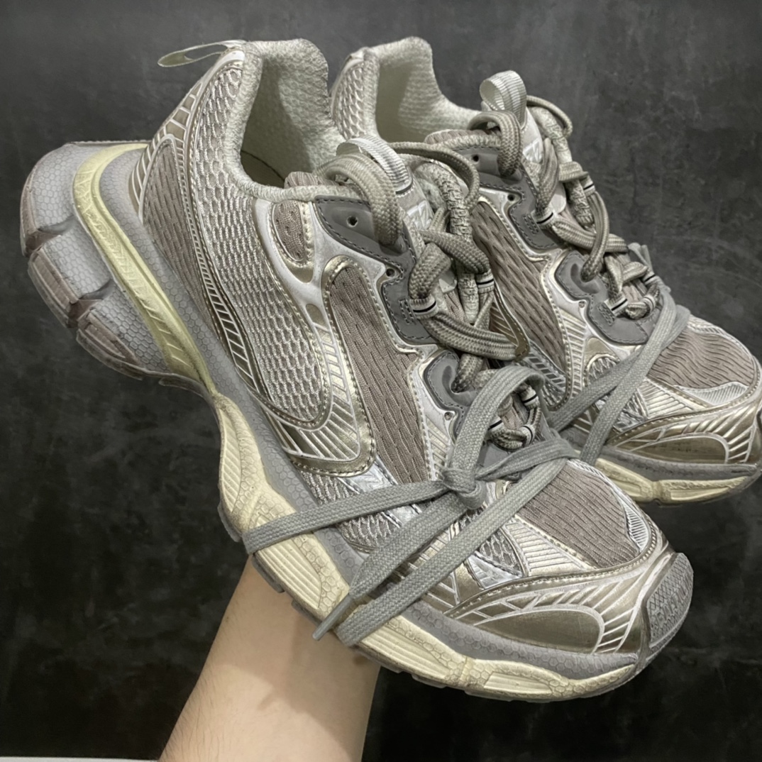 【总裁版】BALENCIAGA 3XL Sneakers 巴黎世家十代网布系带低帮走秀复古老爹鞋全套原纸板楦头开发 最原汁原味的灵魂版型全鞋荧光划线卡点 胶水把控整洁度追求极致完美每一双都是工艺品 多重QC质检 超越公司货的品控标准实实在在的免检产品 原盒原配 正确字体电绣 粗细、位置、大小正确 侧边TPU 透气孔匹配意产原版 正确分离大底 TPU软底 原版一致大底LOGO 立体感十足 原厂皮料水洗做旧 采购原厂网纱 不含皮革 网布材料和聚氨酯 磨损效果 鞋头边缘和后帮 Balenciaga 徽标 鞋面和后跟凸印尺码 鞋舌 3XL 橡胶品牌标识和反光细节 鞋帮拉袢和鞋舌拉祥 配反光细节 备用鞋带在鞋履前侧 可在穿着前取下 便于不同造型搭配 正常尺码  尺码：35 36 37 38 39 40 41 42 43 44 45 46n-莆田鞋批发中心