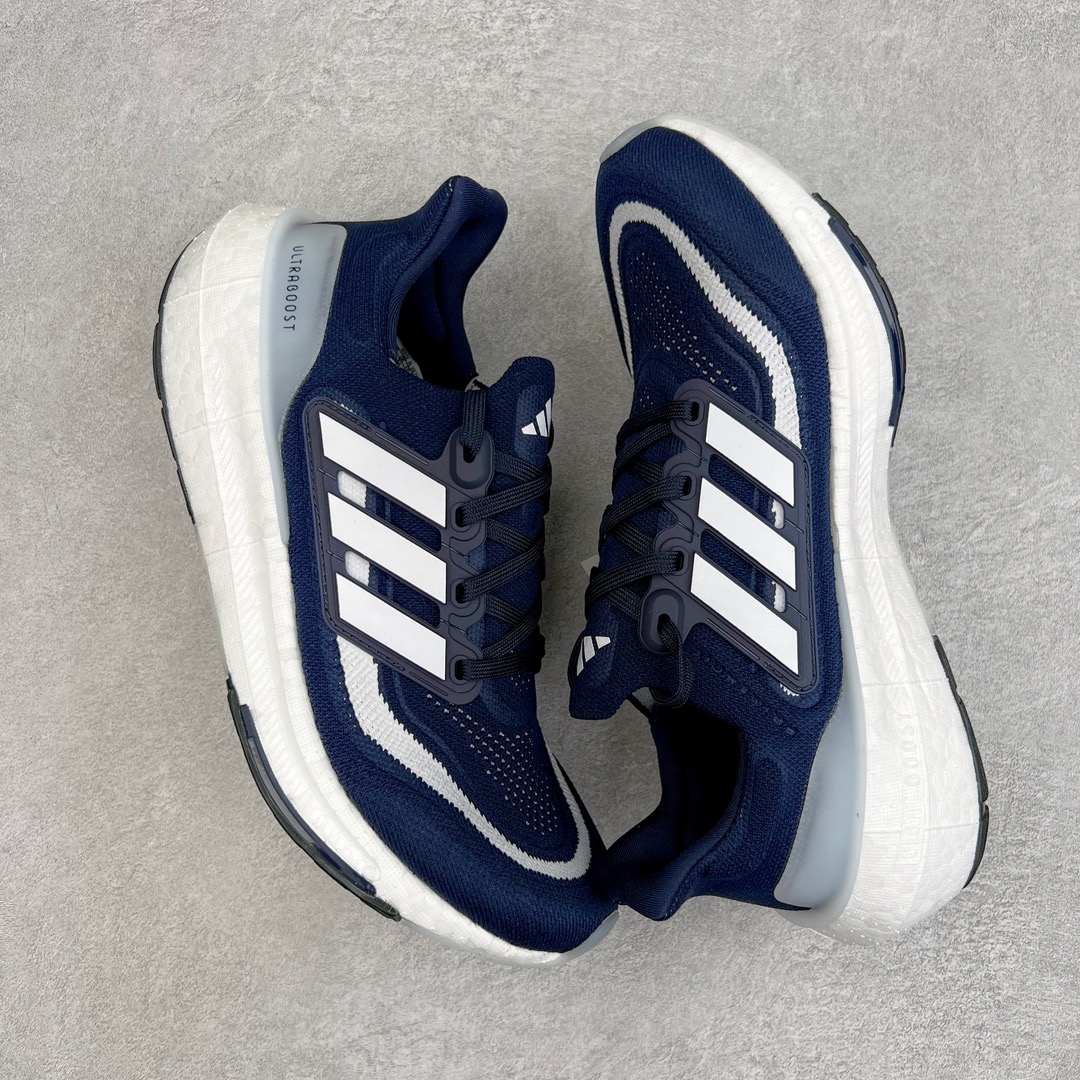 图片[3]-零售💰270 ＃YG纯原 AD Ultra Boost Light UB2023系列低帮袜套式针织透气缓震休闲运动慢跑鞋 HQ6342 德国进口巴斯夫大底 全套原纸板楦头开发 原厂特供飞织面配套加持 确保原汁原味 完美呈现版型 一比一还原zp踩屎脚感 原档案底模数据 正确多层组合大底 辰元原厂针织代工 细节还原度极高 独家外贸特供开发至48.5 历经10年不断创新以科技重塑跑步推出全新超轻新科技跑鞋 力求为跑步添活力 搭载LIGHT BOOST中底的新鲜演绎 无论节奏快慢、距离长短 伴你活力畅跑 延续了该系列的设计语言 采用分区编织鞋面 鞋头处网眼孔洞更大 提升透气性 一体式鞋舌 避免运动中出现偏移 实现鞋脚一体性 鞋侧 TPU 材质 有效提供支撑性 镂空的设计 同时减轻整体重量 最明显的则是中底部分 不仅是厚度夸张 大家最熟悉的 Boost 材质终于迎来升级 减重 30% 带来更轻量化的上脚感受 SIZE：39 40 40.5 41 42 42.5 43 44 44.5 45 46 47 48 编码：by2936070-运动鞋