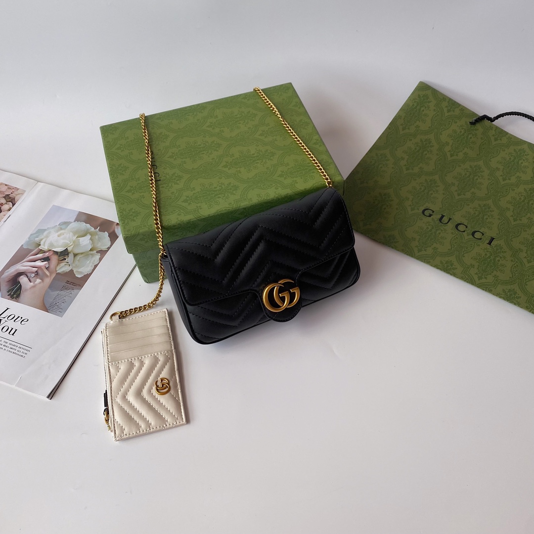 Gucci GG Marmont トートバッグ - ブラックレザー & ゴールドアクセント