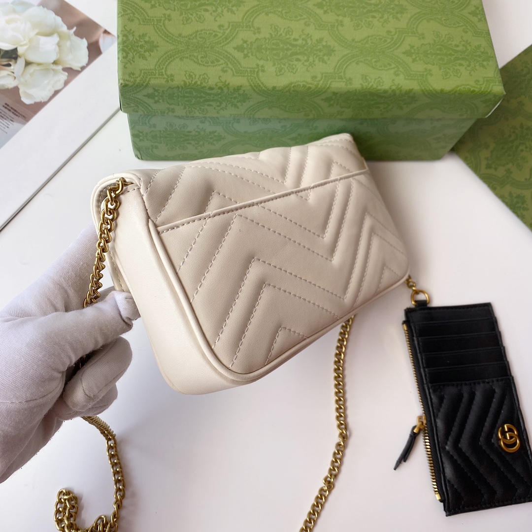 Gucci GG Marmont トートバッグ - ブラックレザーと古金色調の美しいデザイン