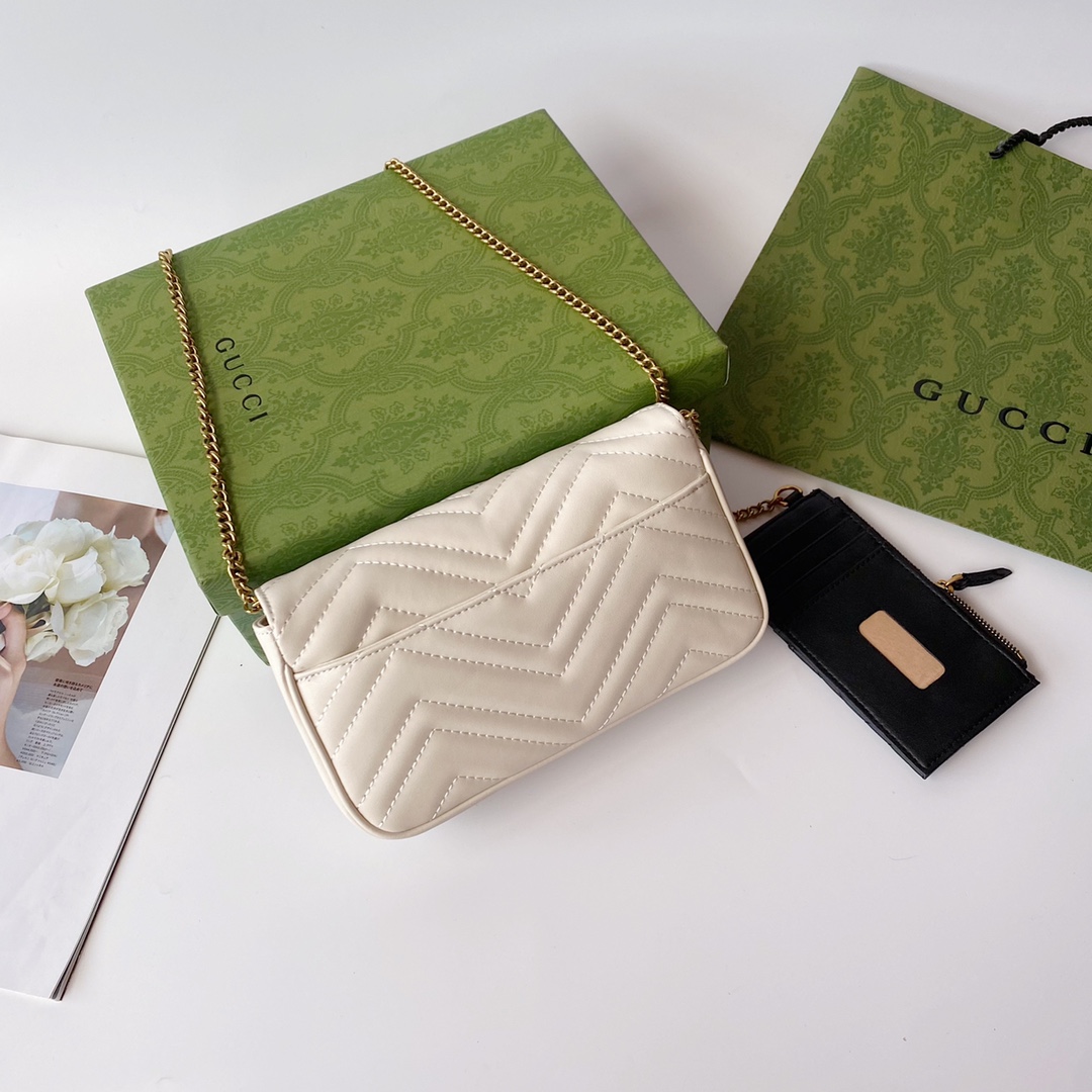 Gucci GG Marmont トートバッグ - ブラックレザーと古金色調の美しいデザイン