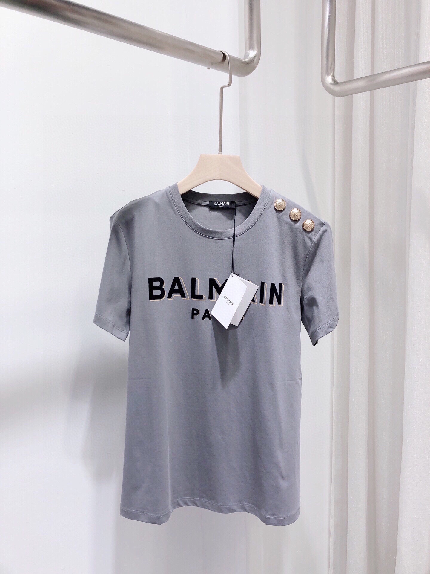 Moda
 Balmain in linea
 Abbigliamento T-Shirt Oro Stampa Maniche corte