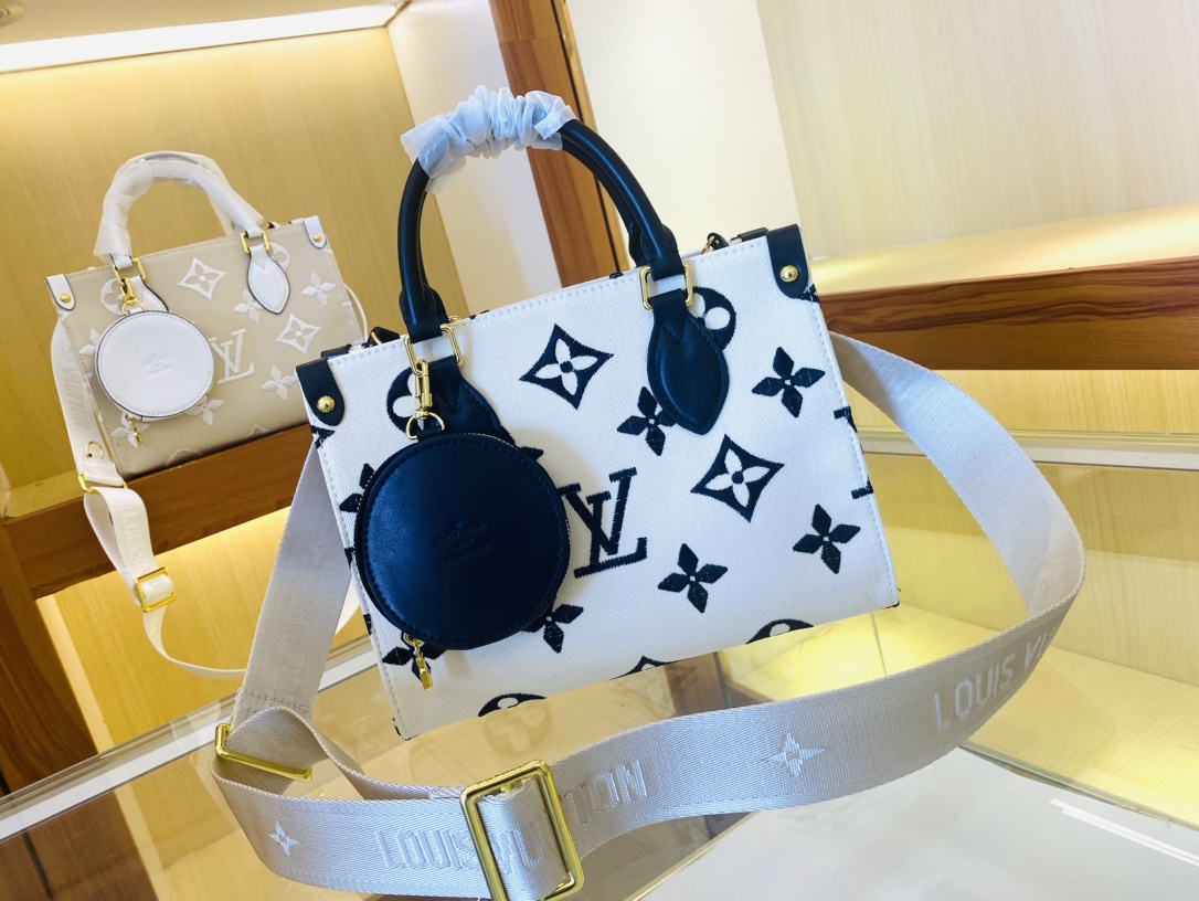 p320 M22853 M59856本款 OnTheGo 小号手袋为 Monogram 帆布渲染全新渐变粉彩色调