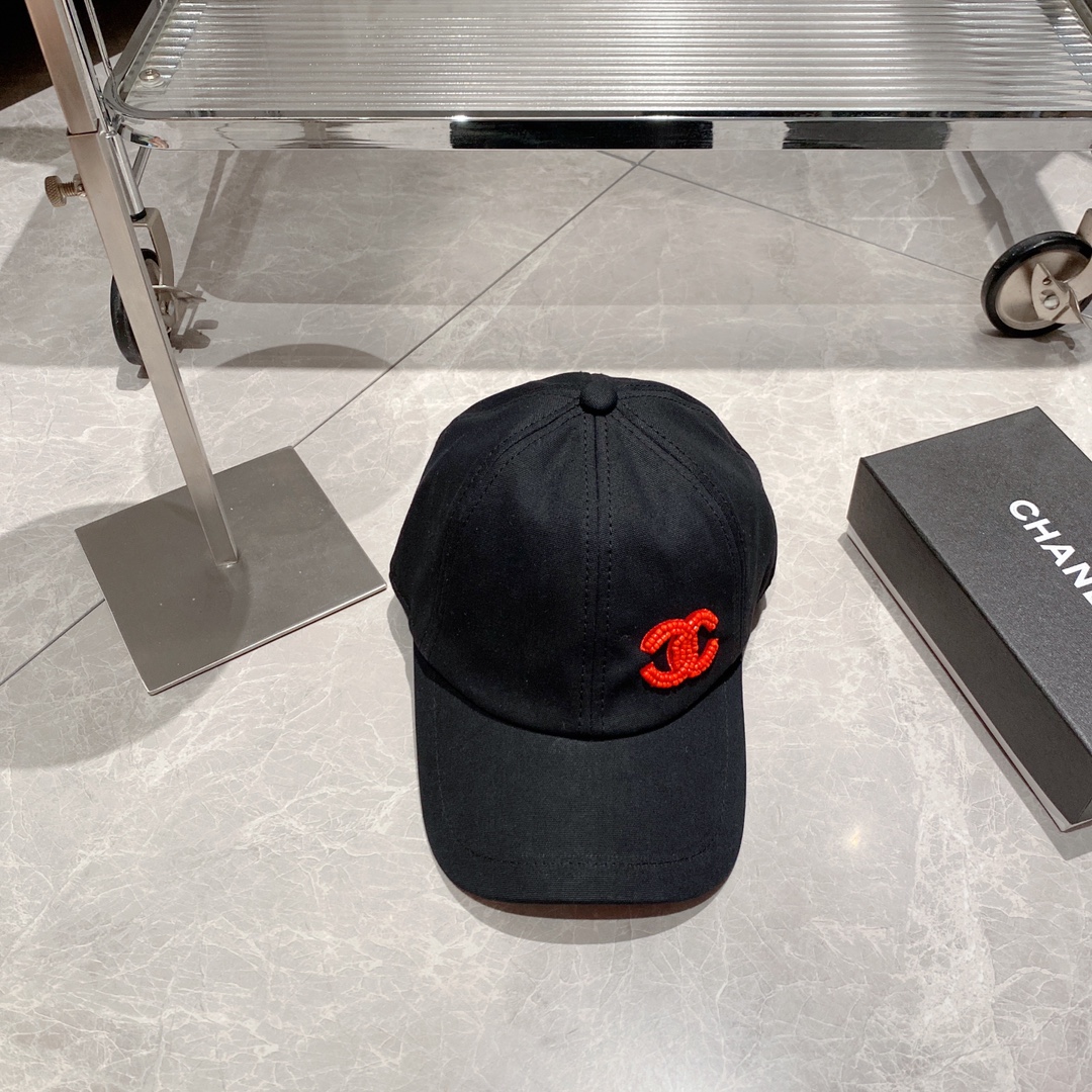 NO:190160,Beaded bead logo hat A fisherman's hat A baseball hat can be used to match different outfits and both are suitable for all seasons. The outer layer is 100 cotton. The hat is crisp and comfortable to wear. It is embellished with Swarovski pearl French embroidery and the plaid lining is full of retro and elegant style. Fisherman's hat baseball hat knit hat, hat, espadrilles, hats19860909珠绣珠子logo帽 一款渔夫帽一款棒球帽可用于搭配不同的着装两款都是四季适用 外层是100棉 帽型挺括佩戴舒适透气 以施华洛珍珠法式刺绣点缀于帽身格纹衬里充满了复古优雅的情调帽子渔夫帽棒球帽针织帽,帽子,espadrilles,hats,hat