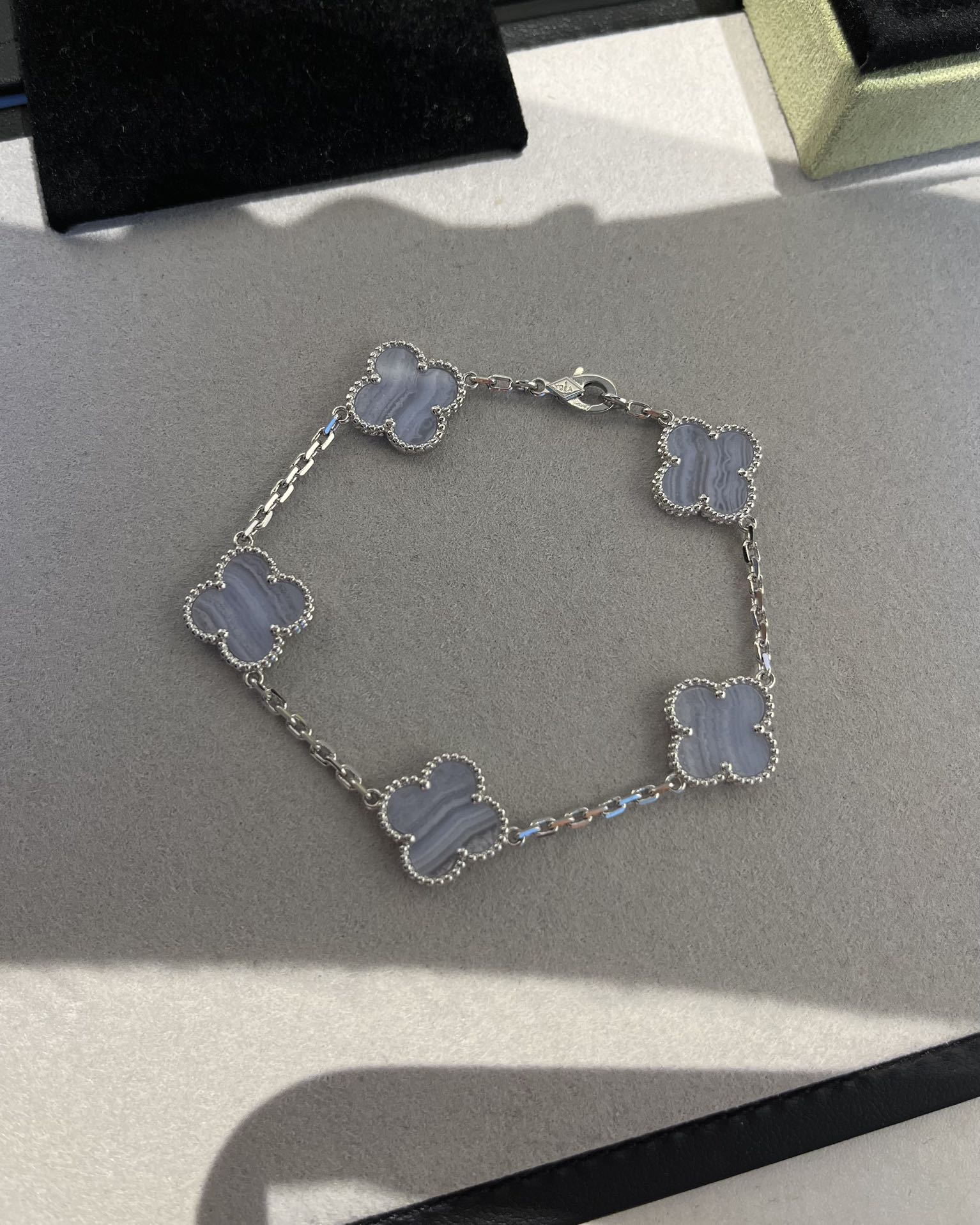 Van Cleef & Arpels vca 天然紫玉髓五花手链 白金色