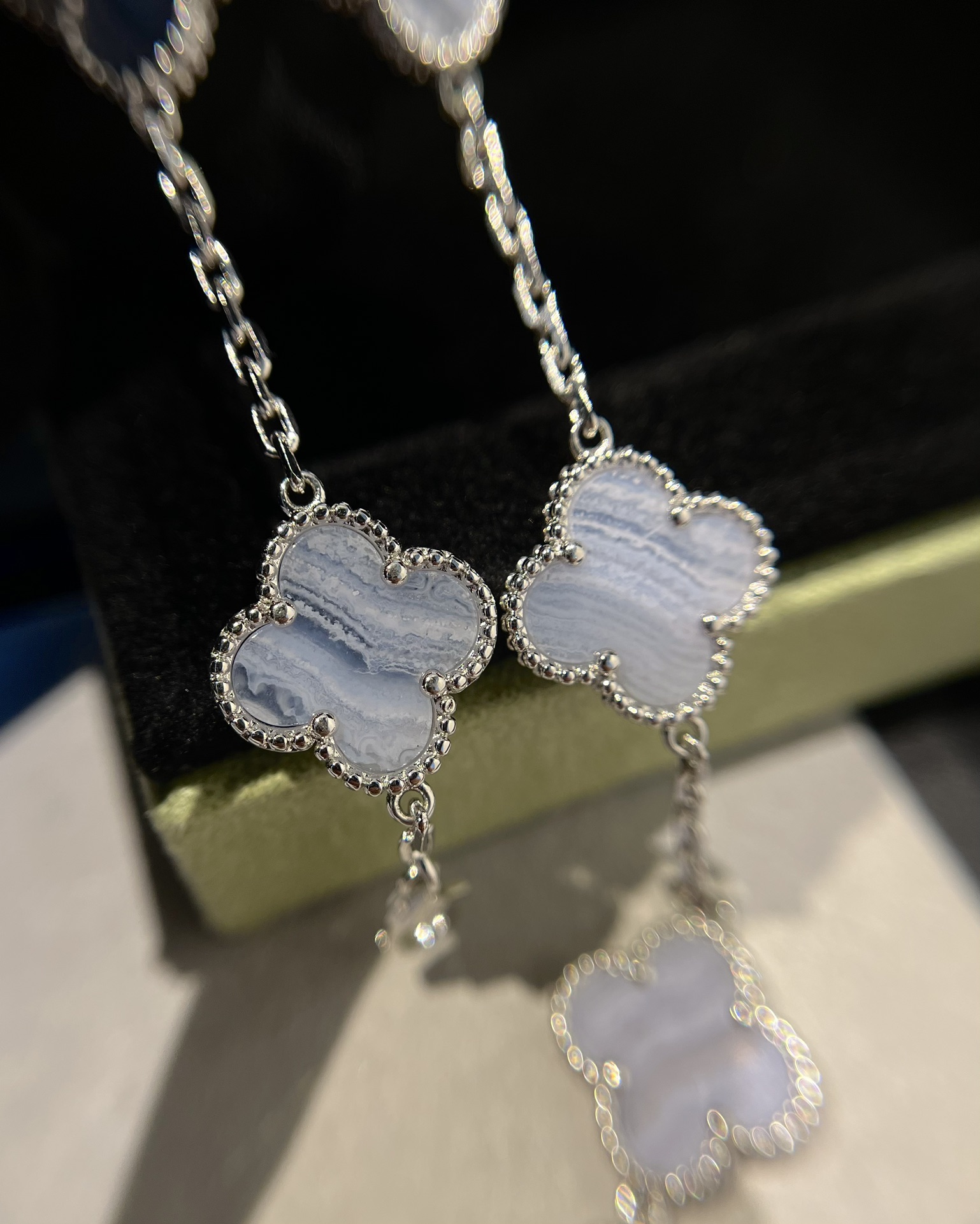 Van Cleef & Arpels vca 天然紫玉髓五花手链 白金色
