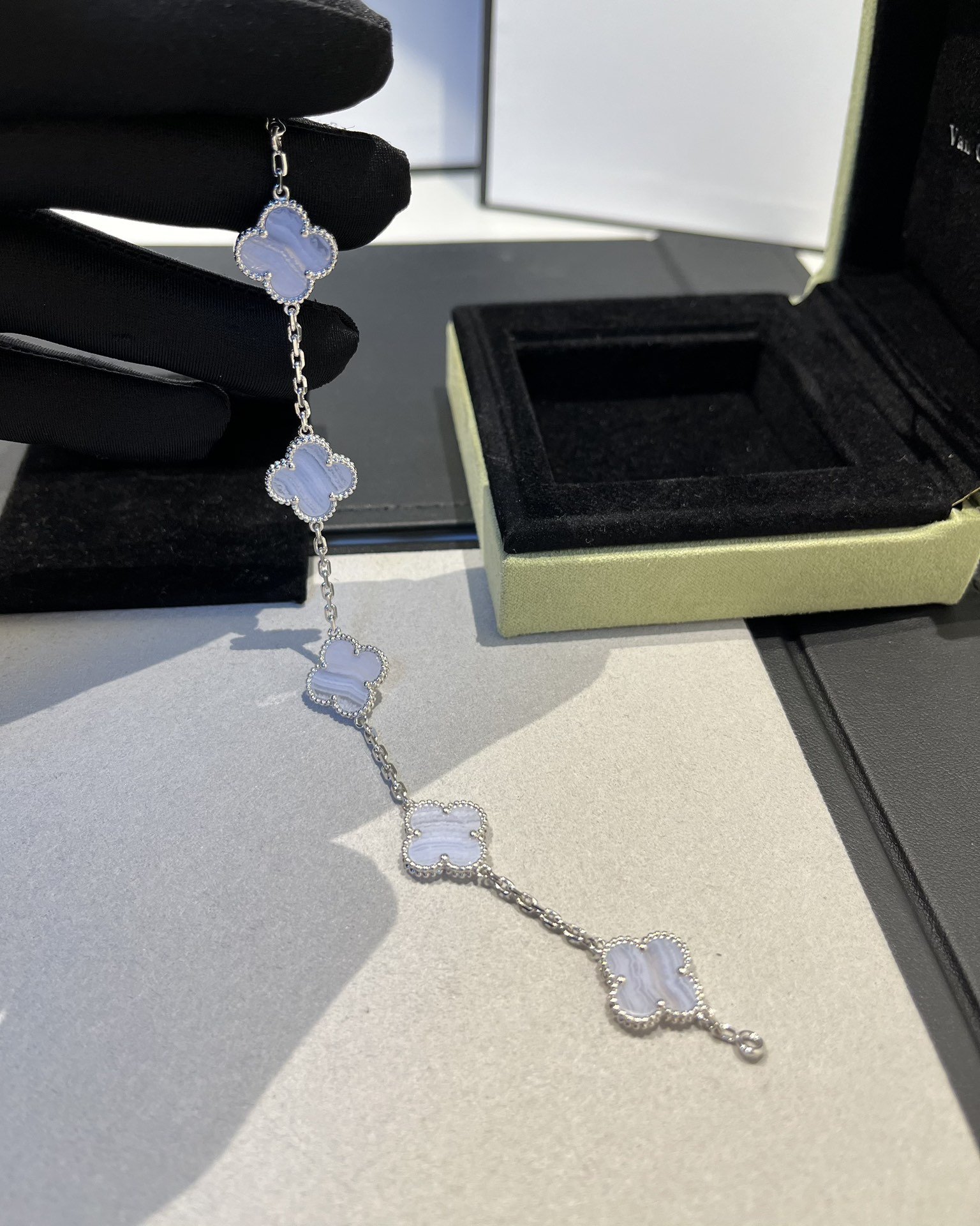 Van Cleef & Arpels vca 天然紫玉髓五花手链 白金色