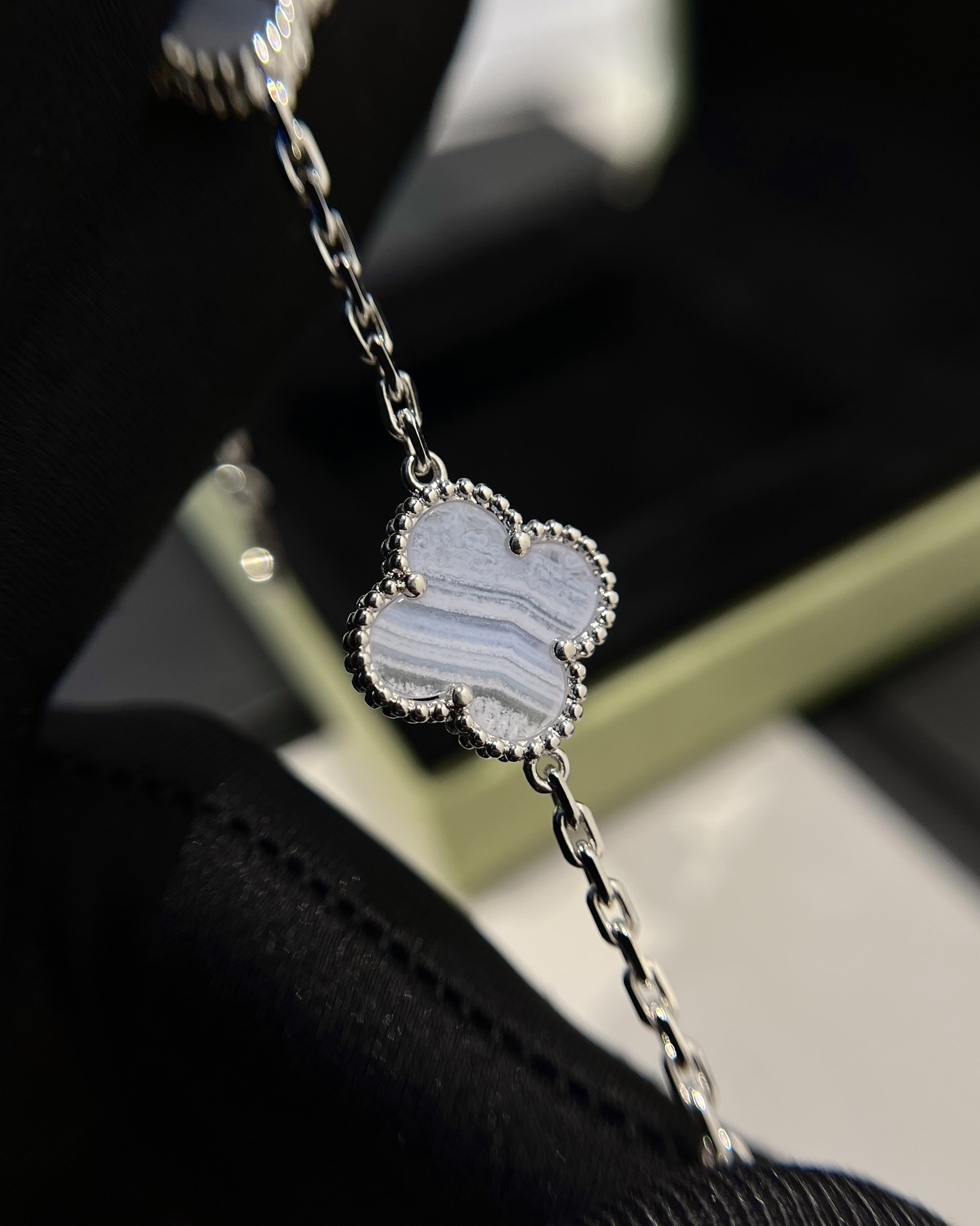 Van Cleef & Arpels vca 天然紫玉髓五花手链 白金色
