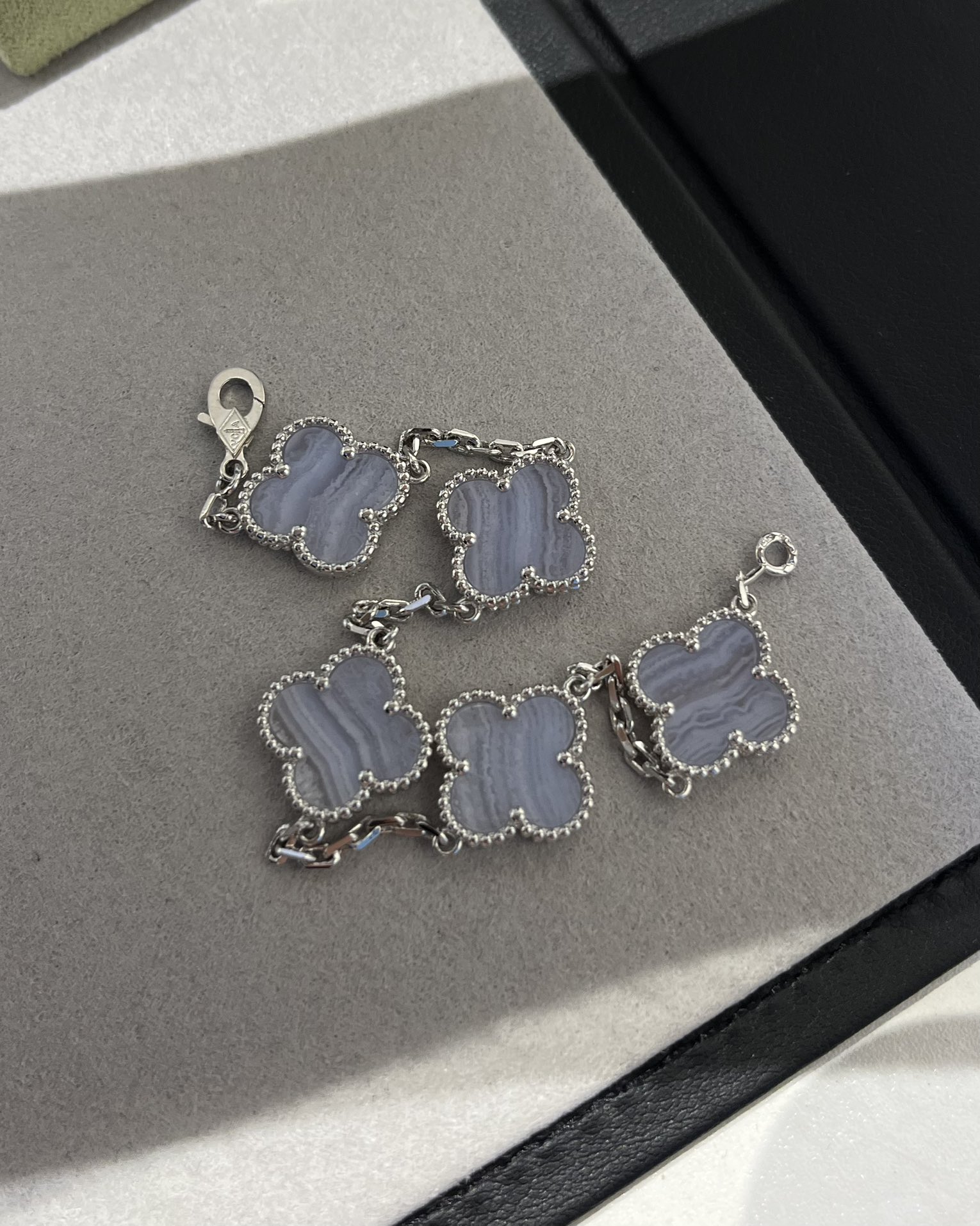 Van Cleef & Arpels vca 天然紫玉髓五花手链 白金色