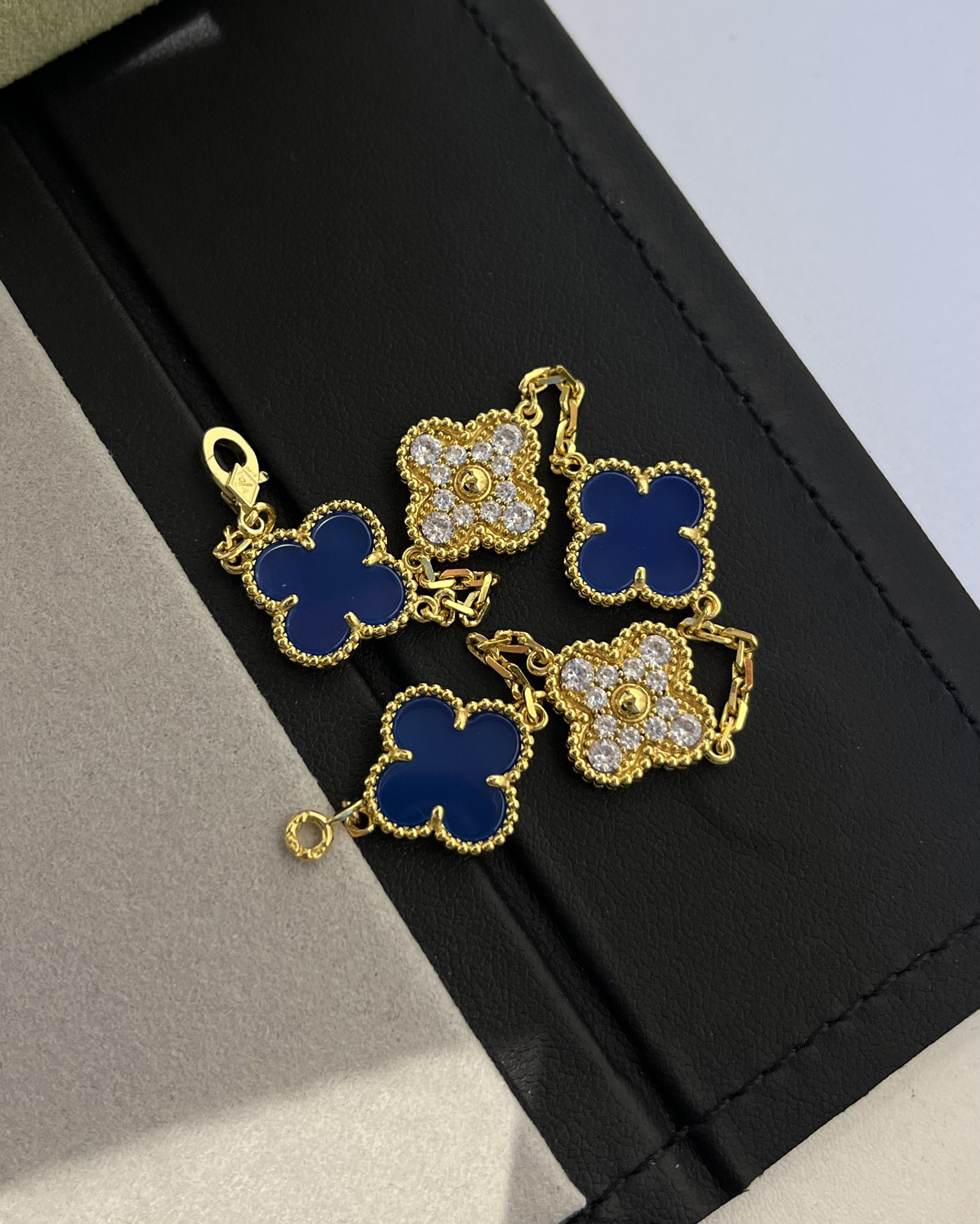 Van Cleef & Arpels 新品vca 蓝玉髓间钻五花手链 黄金色