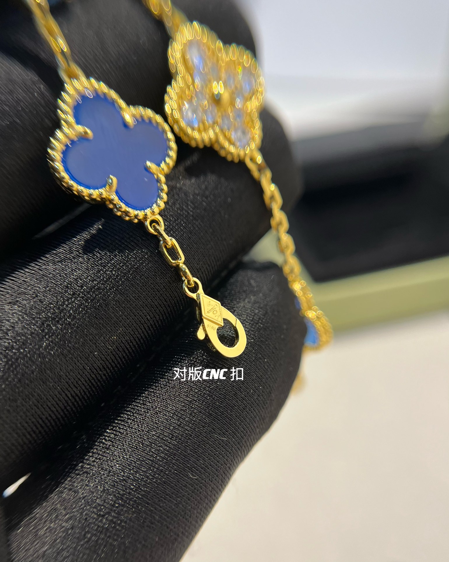 Van Cleef & Arpels 新品vca 蓝玉髓间钻五花手链 黄金色