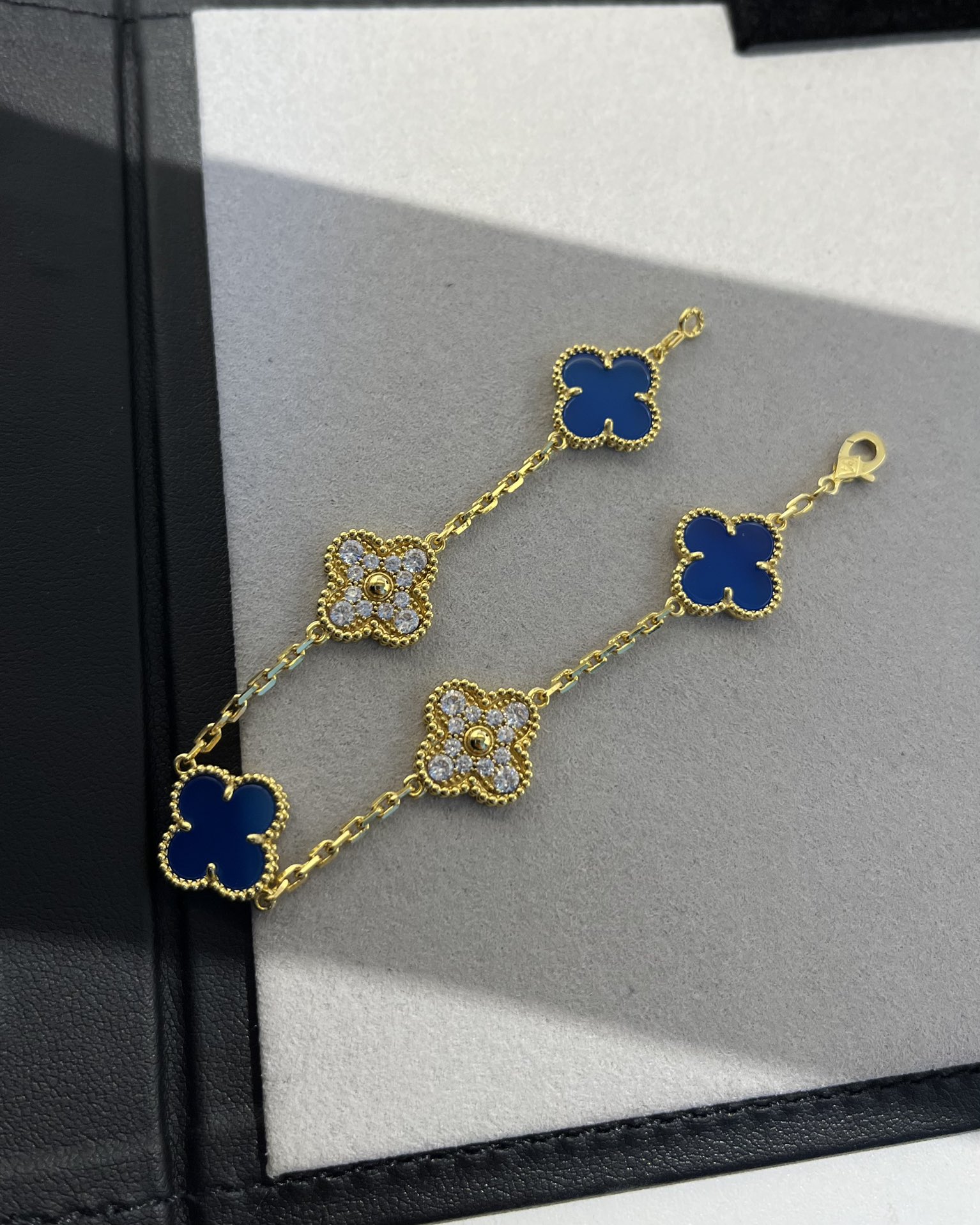 Van Cleef & Arpels 新品vca 蓝玉髓间钻五花手链 黄金色