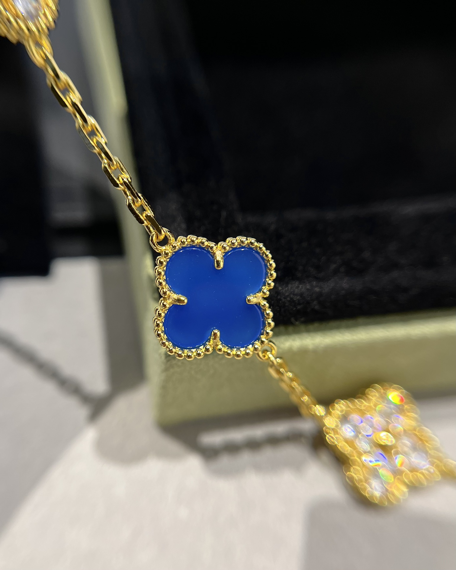 Van Cleef & Arpels 新品vca 蓝玉髓间钻五花手链 黄金色