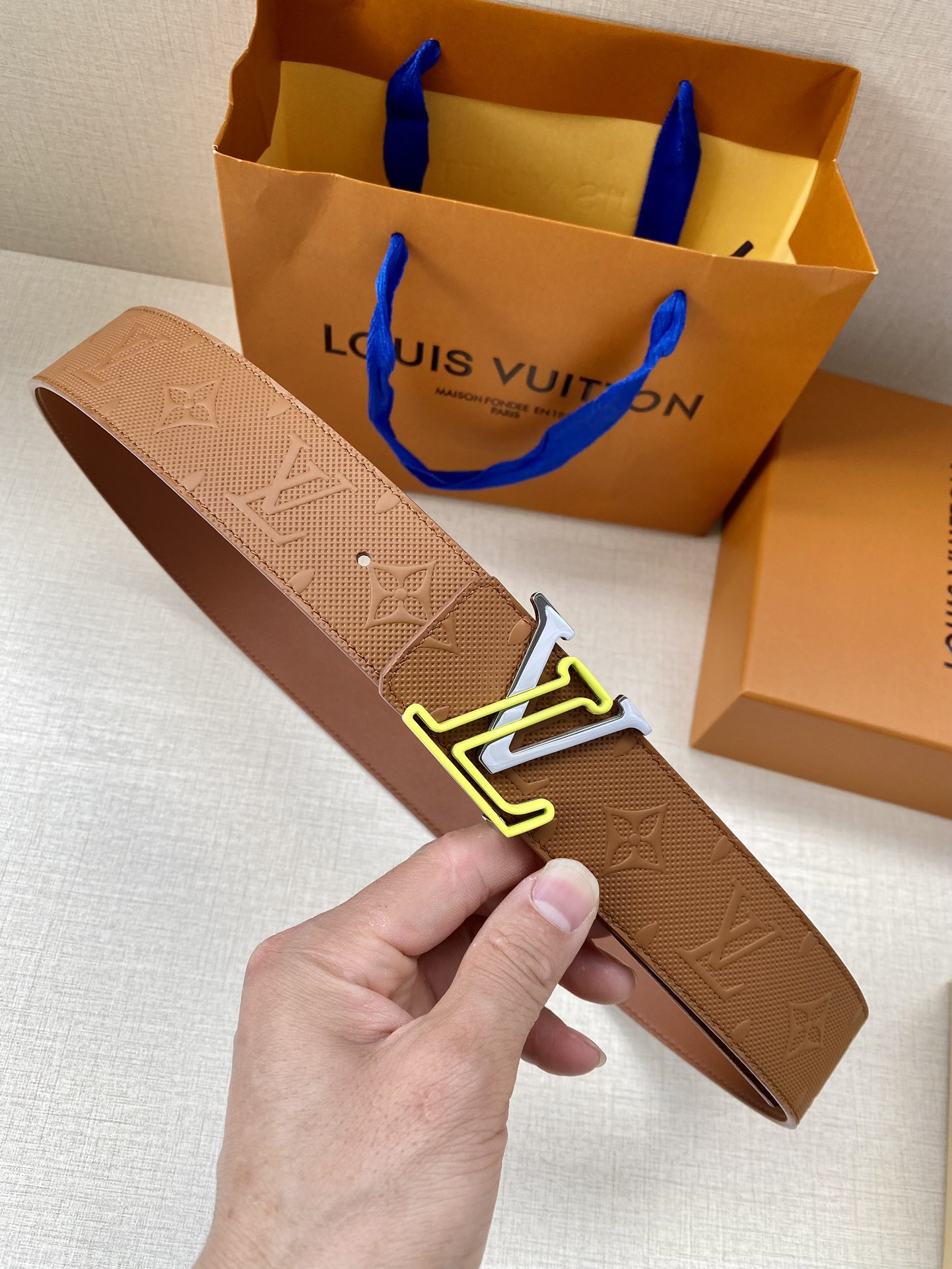 Lv原单头层牛皮压老花面内衬头层小牛