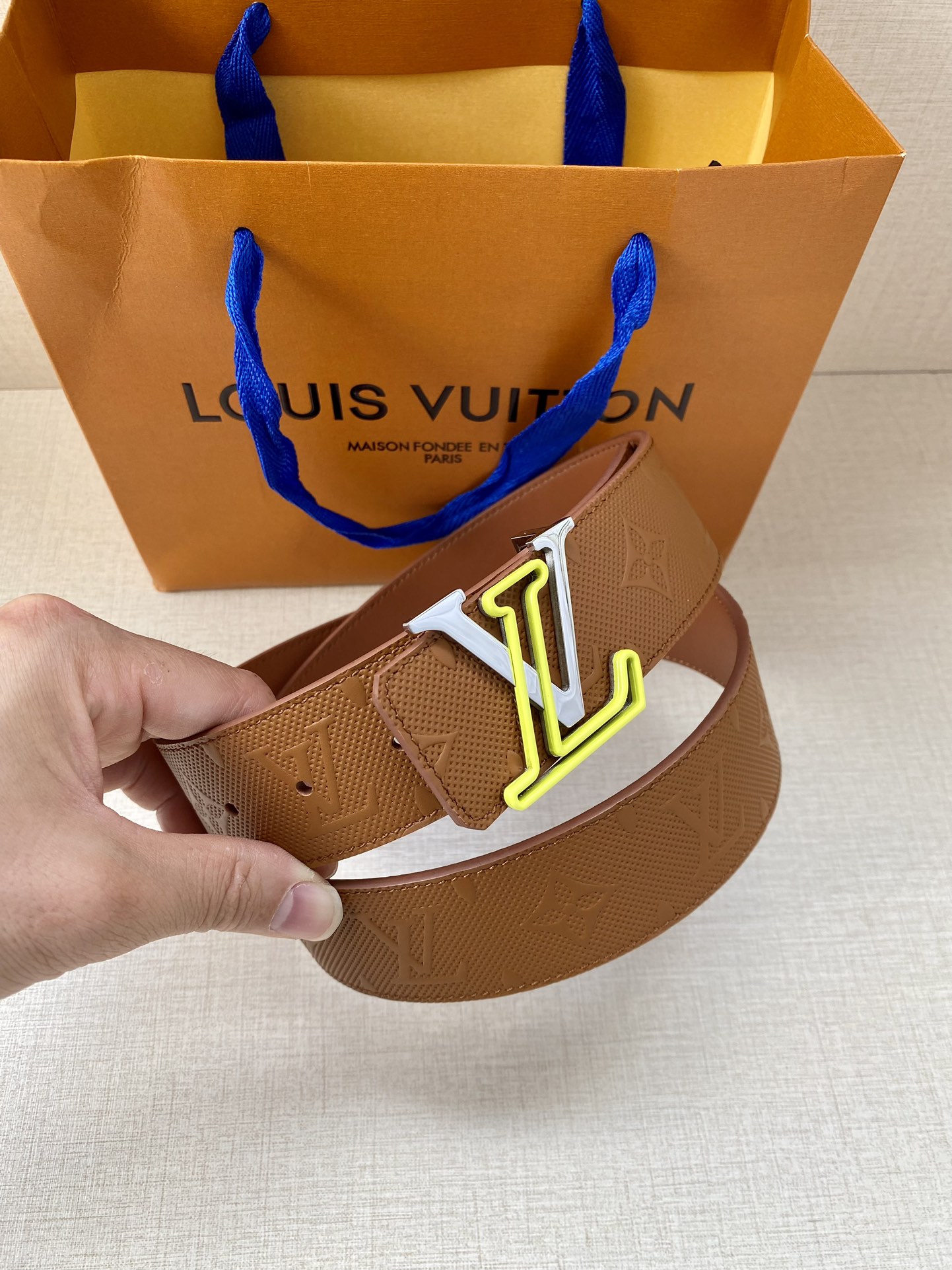 Lv原单头层牛皮压老花面内衬头层小牛