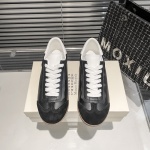 Orange Out of Factory Price Masion Margiela Mije Mm6 Coppie, scarpe morali scarpe sportive scarpe bianche casual possono indossare modelli classici e obsoleti, casual e casual, cuciture multi -materiali, senso alla moda di moda, lacci e suole delle suole e Sole l'uno dell'altro. La tomaia usa la pelle di pecora originale che cuce la carne di manzo contro il velluto, la pelle di pecora interna che cuce la maglia traspirante, la pelle di pecore del piede, il fondo di gomma del tendine di manzo a apertura della modella originale. Numero: 35-45 1 Orange Out of Factory Price Masion Margiela Mije Mm6 Coppie, scarpe morali scarpe sportive scarpe bianche casual possono indossare modelli classici e obsoleti, casual e casual, cuciture multi -materiali, senso alla moda di moda, lacci e suole delle suole e Sole l’uno dell’altro. La tomaia usa la pelle di pecora originale che cuce la carne di manzo contro il velluto, la pelle di pecora interna che cuce la maglia traspirante, la pelle di pecore del piede, il fondo di gomma del tendine di manzo a apertura della modella originale. Numero: 35-45