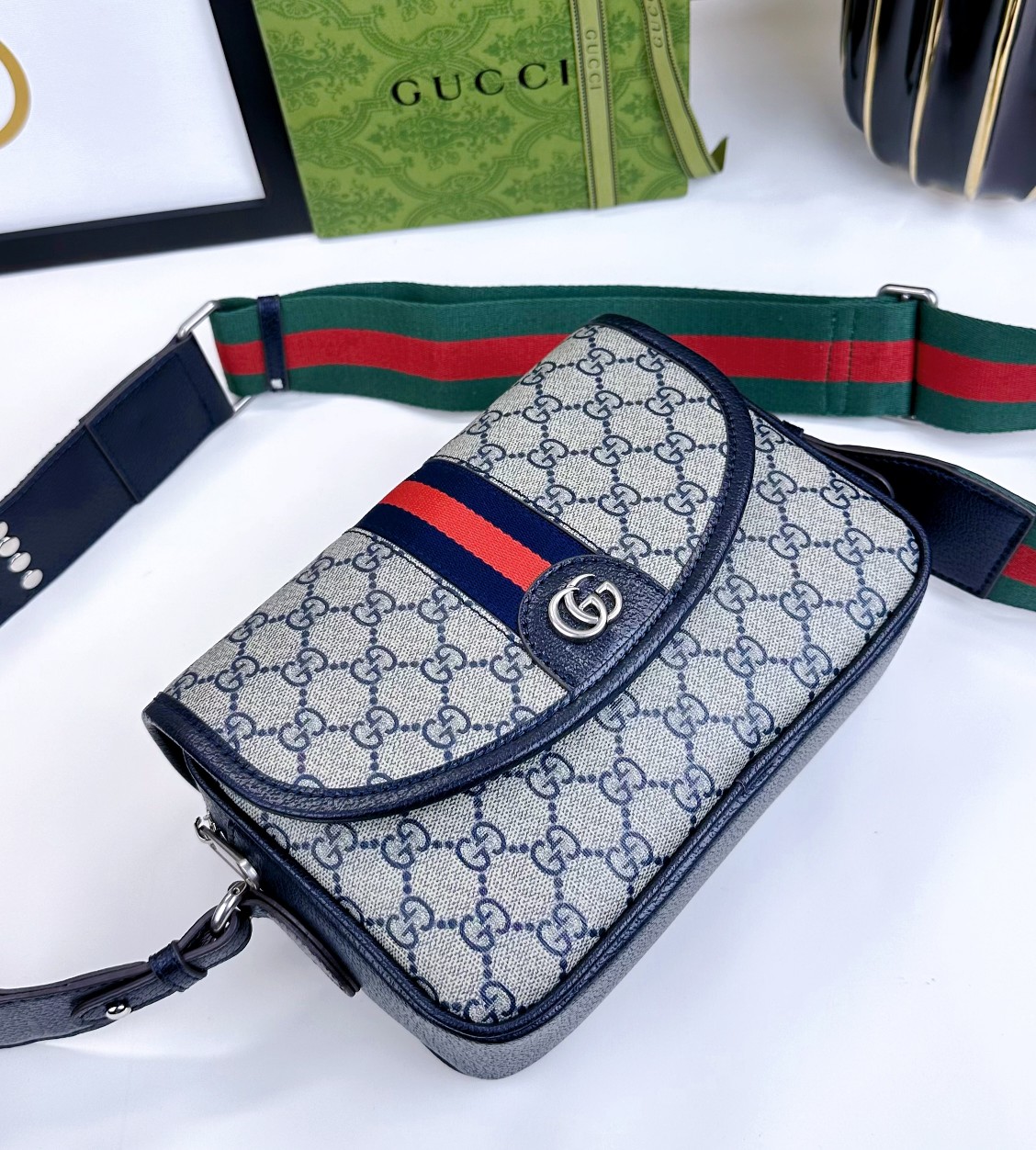 GUCCI Ophidia迷你GG肩背包 - パンクスタイルの魅力
