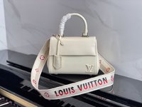 Louis Vuitton LV Cluny Good
 Bags Handbags White Epi Resin Mini M58928