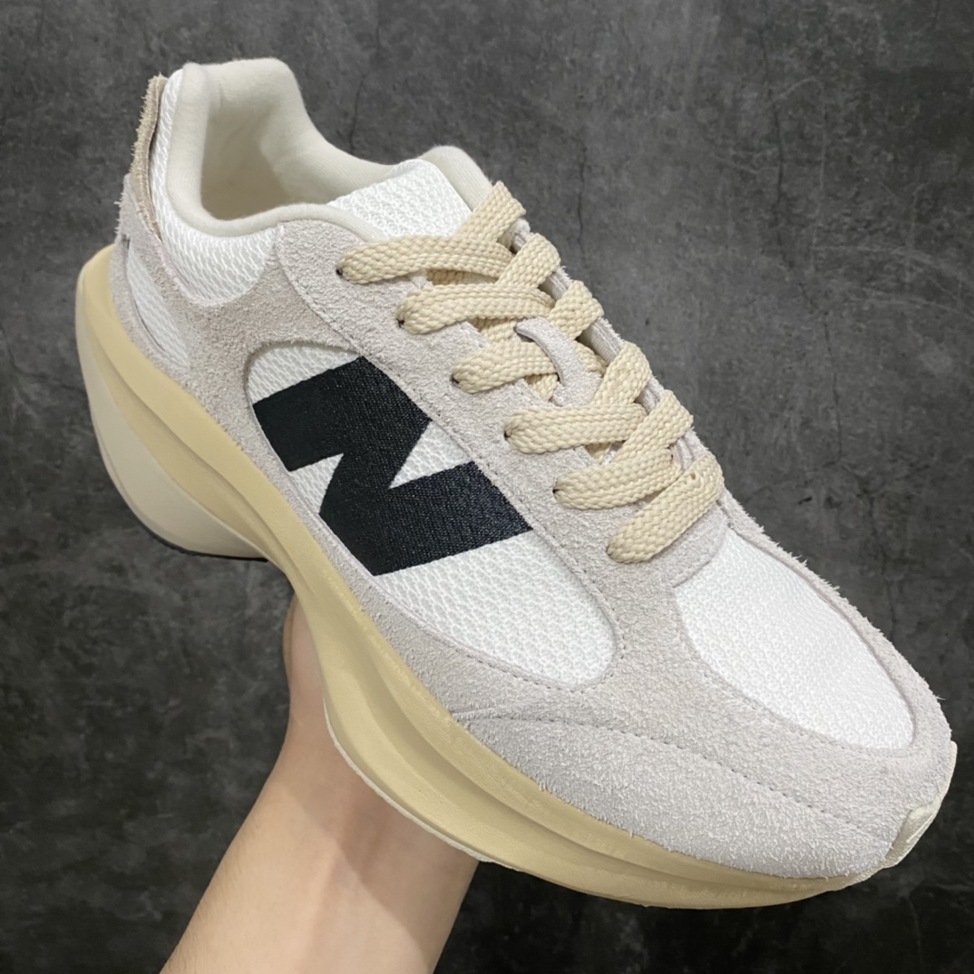 图片[3]-【纯原版】AURALEE x New Balance Warped Runner NB新百伦联名低帮复古老爹风休闲运动慢跑鞋原楦开发版型 采用环保纤维革拼接透气网眼衬垫织物鞋面材质 T-Beam大底提供足步弓支撑 保持步态稳定后跟搭载外露缓震胶 破坏解构做旧有内味了 以极简主义美学闻名的日本时尚品牌 AURALEE 在巴黎时装周 2024 年春夏时装秀上推出了与 New Balance 的全新合作鞋款 Warped Runner 采用网布和奢华绒面革覆盖层 侧面的同色系「N」标志是对 New Balance 品牌的微妙致敬 同时配有同色系模压 FuelCell 泡沫中底和橡胶外底 此次合作是两个品牌共同致力于简约设计的完美典范 是日常穿着的绝佳选择  尺码：35.5 36 37 37.5 38 38.5 39.5 40 40.5 41.5 42 42.5 43 44 45 46-莆田鞋批发中心