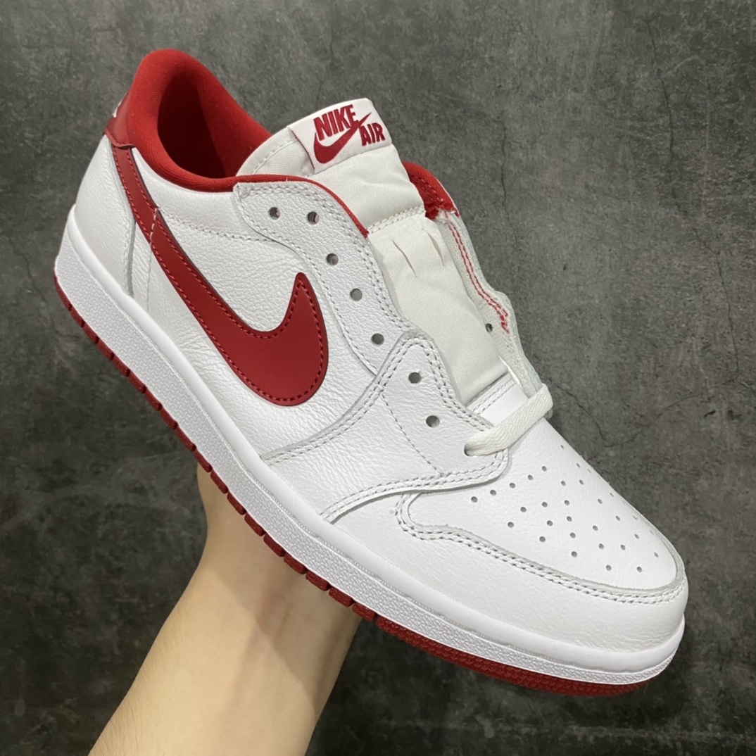 图片[3]-【莞产DG纯原】Air Jordan1 Low OG Swoosh  纯原AJ1白红低帮 白蓝 705329-101nn市场OG低帮天花板 全套原纸板楦头开发 原厂特供皮料加持 确保原汁原味 完美呈现一代版型 一比一鞋头弧度高度鞋身弧度 数据细节工艺流程均保持原鞋一致 后跟弧度收口自然对折 极致一眼正品既视感 原厂皮料 进口玻璃冲刀皮料裁剪零毛边 承诺百分百一致原鞋 全鞋电脑针车工艺 鞋面清洁度最高QC检验标准 控制溢胶 飞翼3D高频深度立体 鞋盒、防尘纸 均采购来自原厂SIZE：40.5 41 42 42.5 43 44 44.5 45 46 47.5-莆田鞋批发中心