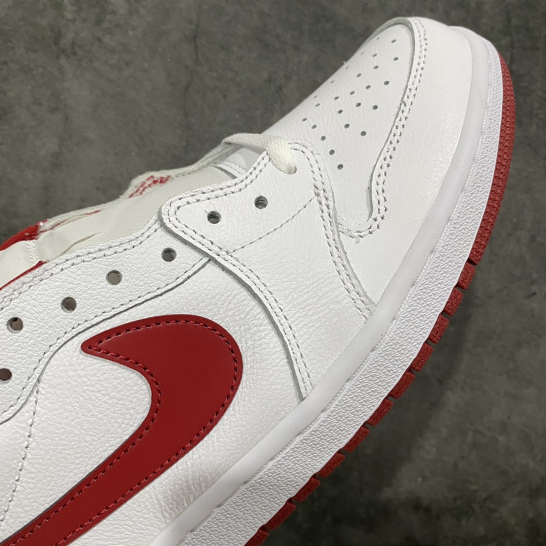 图片[6]-【莞产DG纯原】Air Jordan1 Low OG Swoosh  纯原AJ1白红低帮 白蓝 705329-101nn市场OG低帮天花板 全套原纸板楦头开发 原厂特供皮料加持 确保原汁原味 完美呈现一代版型 一比一鞋头弧度高度鞋身弧度 数据细节工艺流程均保持原鞋一致 后跟弧度收口自然对折 极致一眼正品既视感 原厂皮料 进口玻璃冲刀皮料裁剪零毛边 承诺百分百一致原鞋 全鞋电脑针车工艺 鞋面清洁度最高QC检验标准 控制溢胶 飞翼3D高频深度立体 鞋盒、防尘纸 均采购来自原厂SIZE：40.5 41 42 42.5 43 44 44.5 45 46 47.5-莆田鞋批发中心