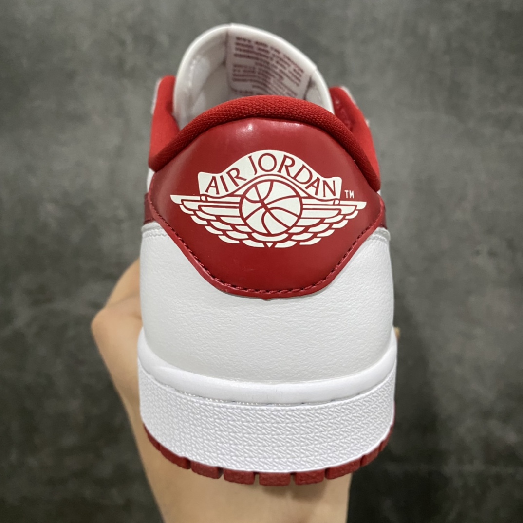 图片[4]-【莞产DG纯原】Air Jordan1 Low OG Swoosh  纯原AJ1白红低帮 白蓝 705329-101nn市场OG低帮天花板 全套原纸板楦头开发 原厂特供皮料加持 确保原汁原味 完美呈现一代版型 一比一鞋头弧度高度鞋身弧度 数据细节工艺流程均保持原鞋一致 后跟弧度收口自然对折 极致一眼正品既视感 原厂皮料 进口玻璃冲刀皮料裁剪零毛边 承诺百分百一致原鞋 全鞋电脑针车工艺 鞋面清洁度最高QC检验标准 控制溢胶 飞翼3D高频深度立体 鞋盒、防尘纸 均采购来自原厂SIZE：40.5 41 42 42.5 43 44 44.5 45 46 47.5-莆田鞋批发中心