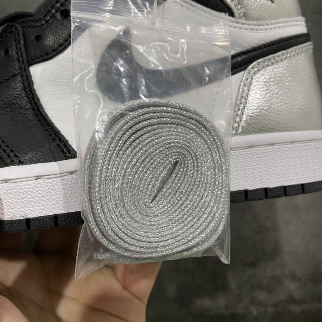 图片[8]-【JS纯原】Air Jordan 1 Retro High AJ1黑银脚趾高帮CD0461-001n原鞋原楦头纸板开发n鞋型后跟收腰弧度完美 原厂Prime Asia皮料打造正确鞋垫背胶 飞翼3D高频深度立体原厂配件 钢印齐全 高价零售首选版本 尺码：40-48-莆田鞋批发中心