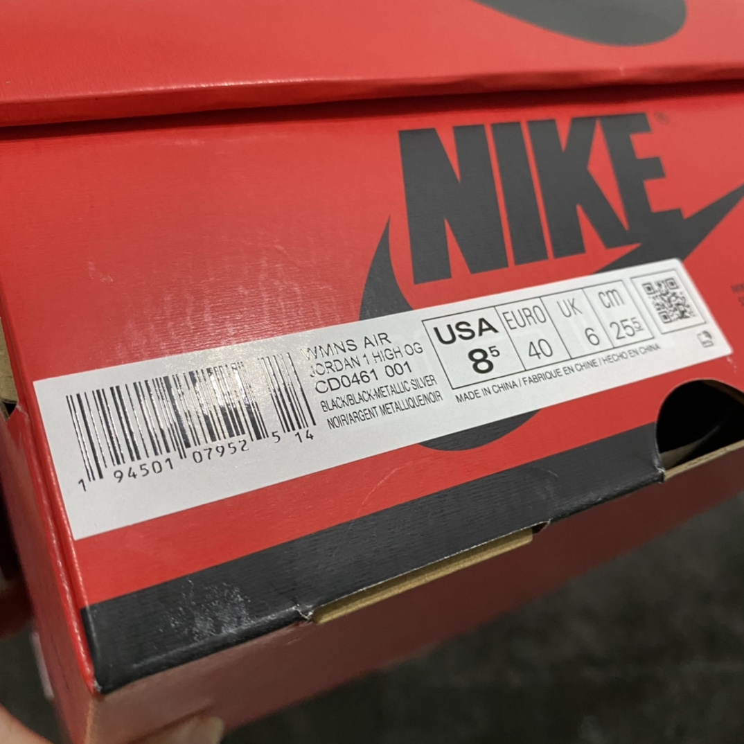 图片[9]-【JS纯原】Air Jordan 1 Retro High AJ1黑银脚趾高帮CD0461-001n原鞋原楦头纸板开发n鞋型后跟收腰弧度完美 原厂Prime Asia皮料打造正确鞋垫背胶 飞翼3D高频深度立体原厂配件 钢印齐全 高价零售首选版本 尺码：40-48-莆田鞋批发中心