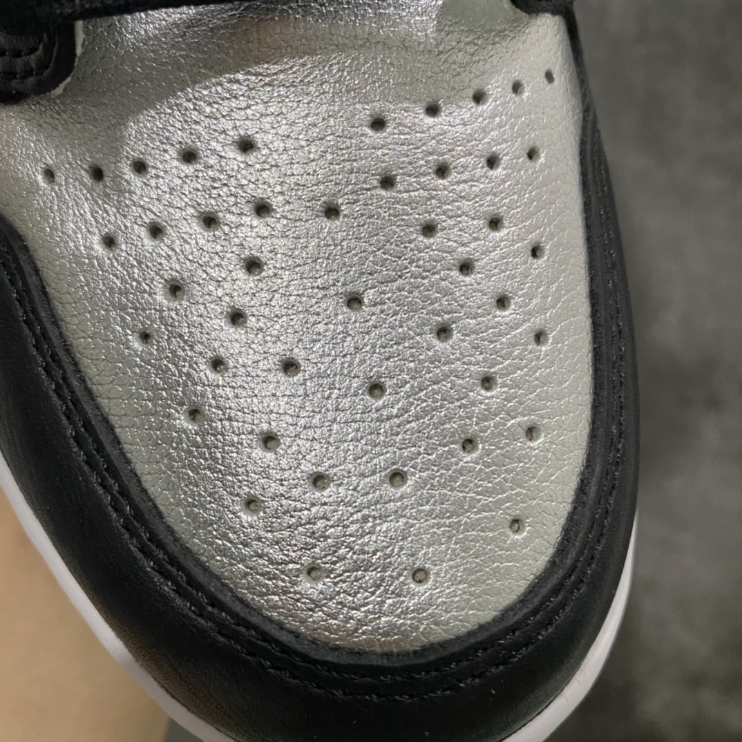 图片[5]-【JS纯原】Air Jordan 1 Retro High AJ1黑银脚趾高帮CD0461-001n原鞋原楦头纸板开发n鞋型后跟收腰弧度完美 原厂Prime Asia皮料打造正确鞋垫背胶 飞翼3D高频深度立体原厂配件 钢印齐全 高价零售首选版本 尺码：40-48-莆田鞋批发中心