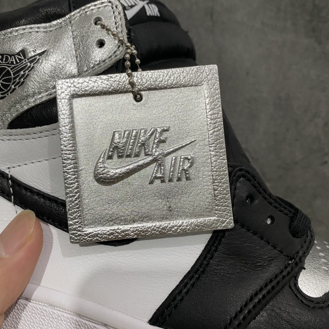 图片[3]-【JS纯原】Air Jordan 1 Retro High AJ1黑银脚趾高帮CD0461-001n原鞋原楦头纸板开发n鞋型后跟收腰弧度完美 原厂Prime Asia皮料打造正确鞋垫背胶 飞翼3D高频深度立体原厂配件 钢印齐全 高价零售首选版本 尺码：40-48-莆田鞋批发中心