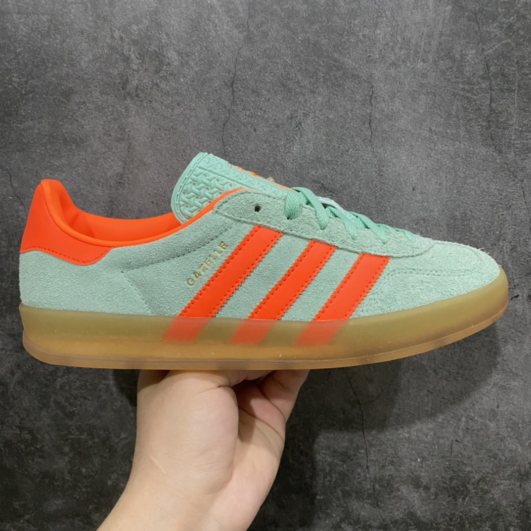 【纯原版】Adidas Originals Gazelle Indoor浅绿橙色 HQ8714 三叶草复古休闲防滑耐磨低帮板鞋nn目前最高版 区别市场通货 正确粗反绒皮 正确鞋舌正确侧面压印凹陷烫金GAZELLE字母 海玻璃鞋垫背部刷胶n后跟港宝定型 纸板中底也都是同步原鞋 高价零售主推版本 尺码：35 36 36.5 37 38 38.5 39 40 40.5 41 42 42.5 43 44 44.5 45-莆田鞋批发中心