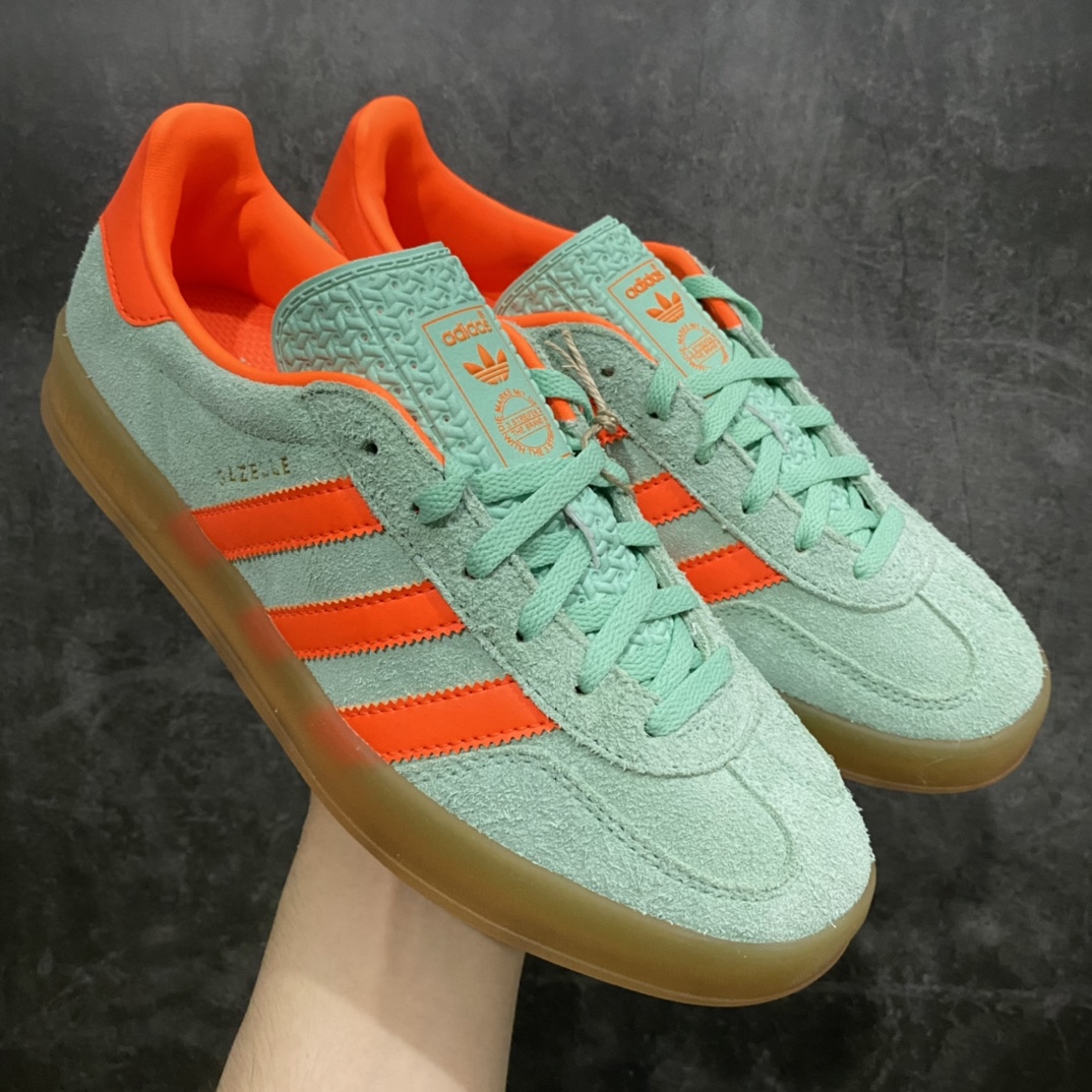 【纯原版】Adidas Originals Gazelle Indoor浅绿橙色 HQ8714 三叶草复古休闲防滑耐磨低帮板鞋nn目前最高版 区别市场通货 正确粗反绒皮 正确鞋舌正确侧面压印凹陷烫金GAZELLE字母 海玻璃鞋垫背部刷胶n后跟港宝定型 纸板中底也都是同步原鞋 高价零售主推版本 尺码：35 36 36.5 37 38 38.5 39 40 40.5 41 42 42.5 43 44 44.5 45-莆田鞋批发中心