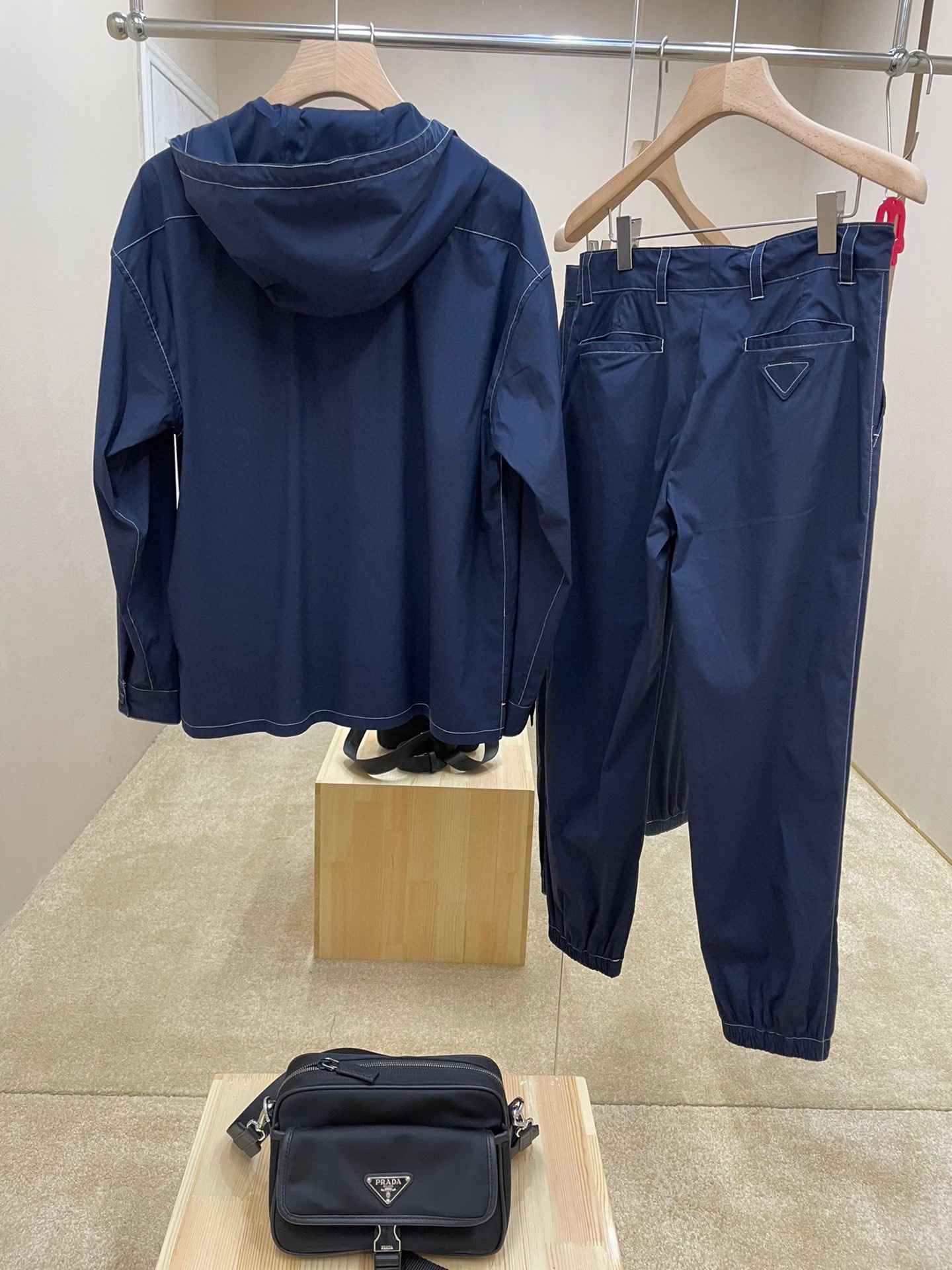 路易威登 Louis Vuitton 高定典藏名品高定成衣时装外套连衣裙衬衫T恤 #E8C585D9 3