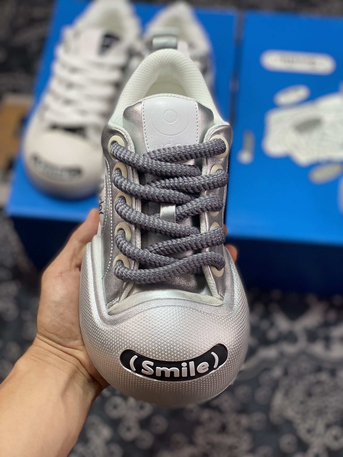 National trend brand Ouder ”Smiler” Low-Top Sneaker open-top sneakers ”leather silver gray”